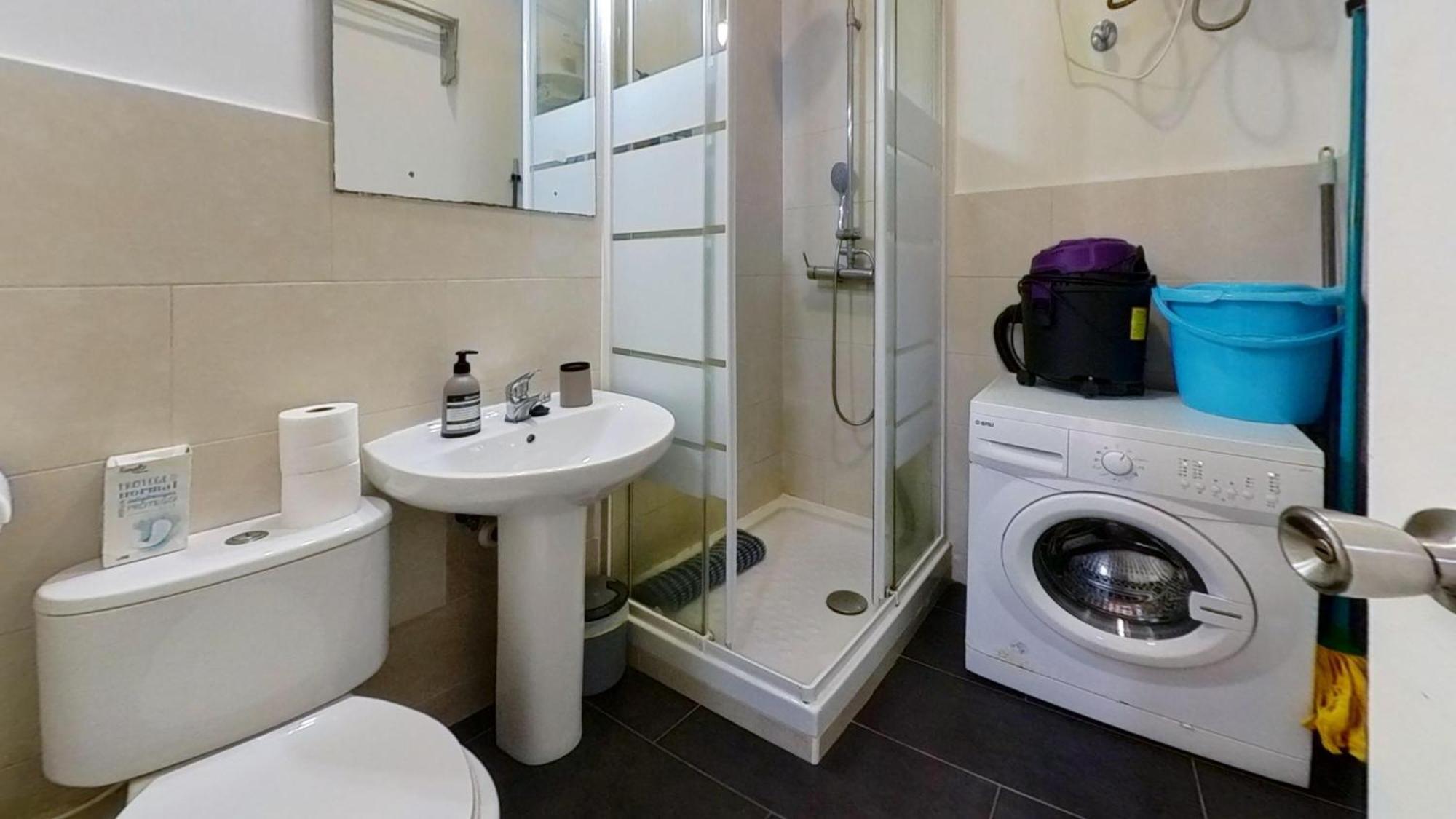 Hidden Gem Hideaway Retreat In Town Area With Ac Gibraltar