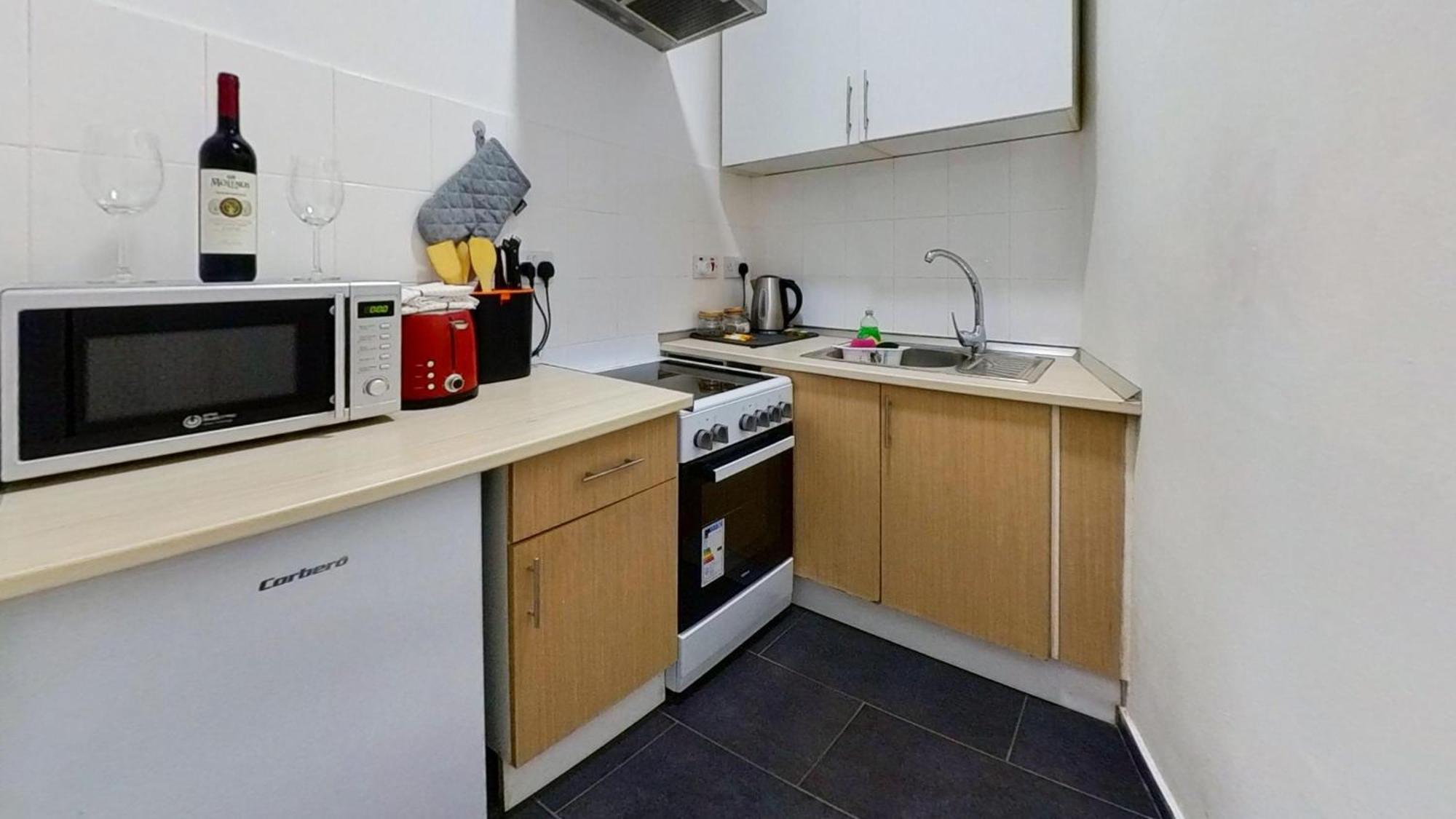 Hidden Gem Hideaway Retreat In Town Area With Ac * Gibraltar