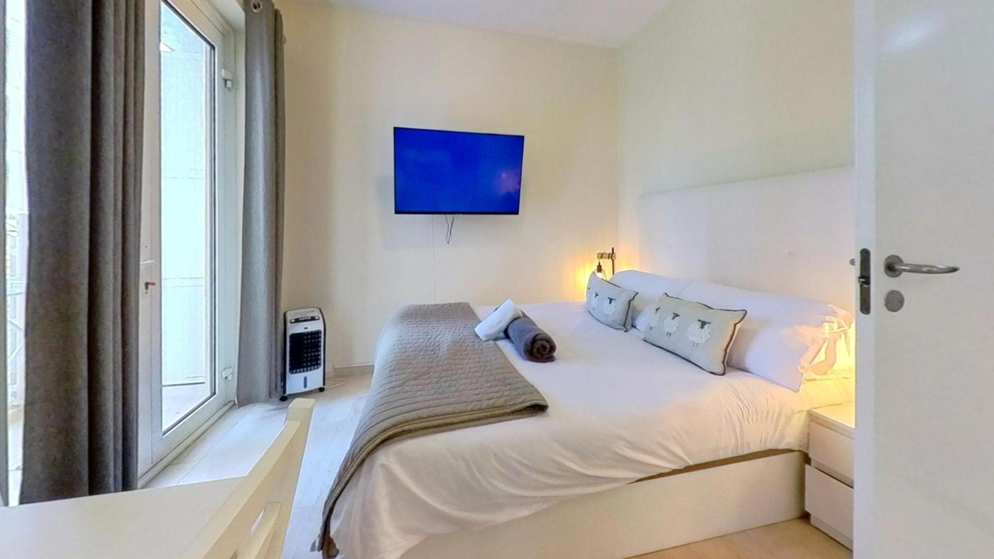 New With Ac With Pool Access And Squash Courts! Sleeps Family Or 4 Guests Apartment