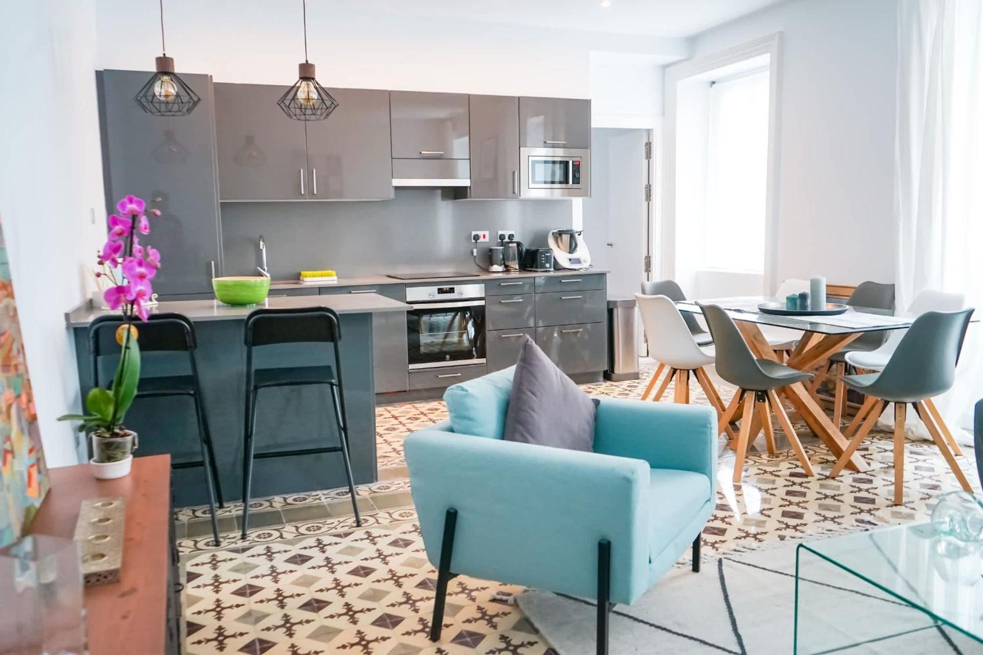 Elegant 2-br With Unmatched Location Gibraltar
