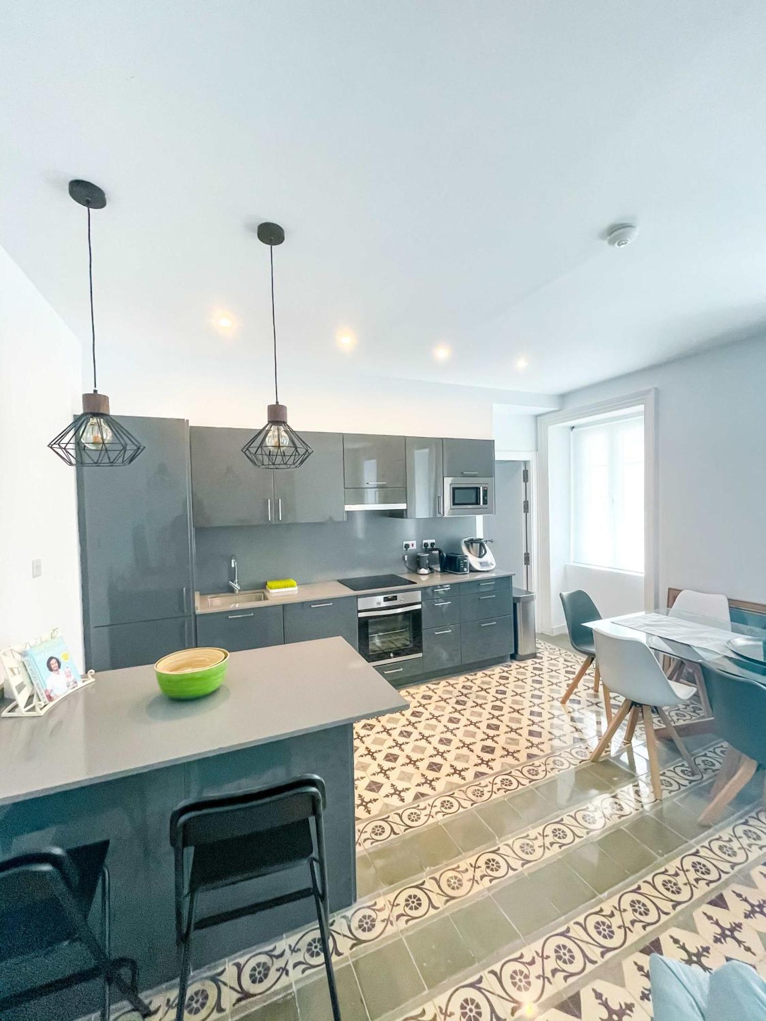 Elegant 2-br With Unmatched Location Gibraltar