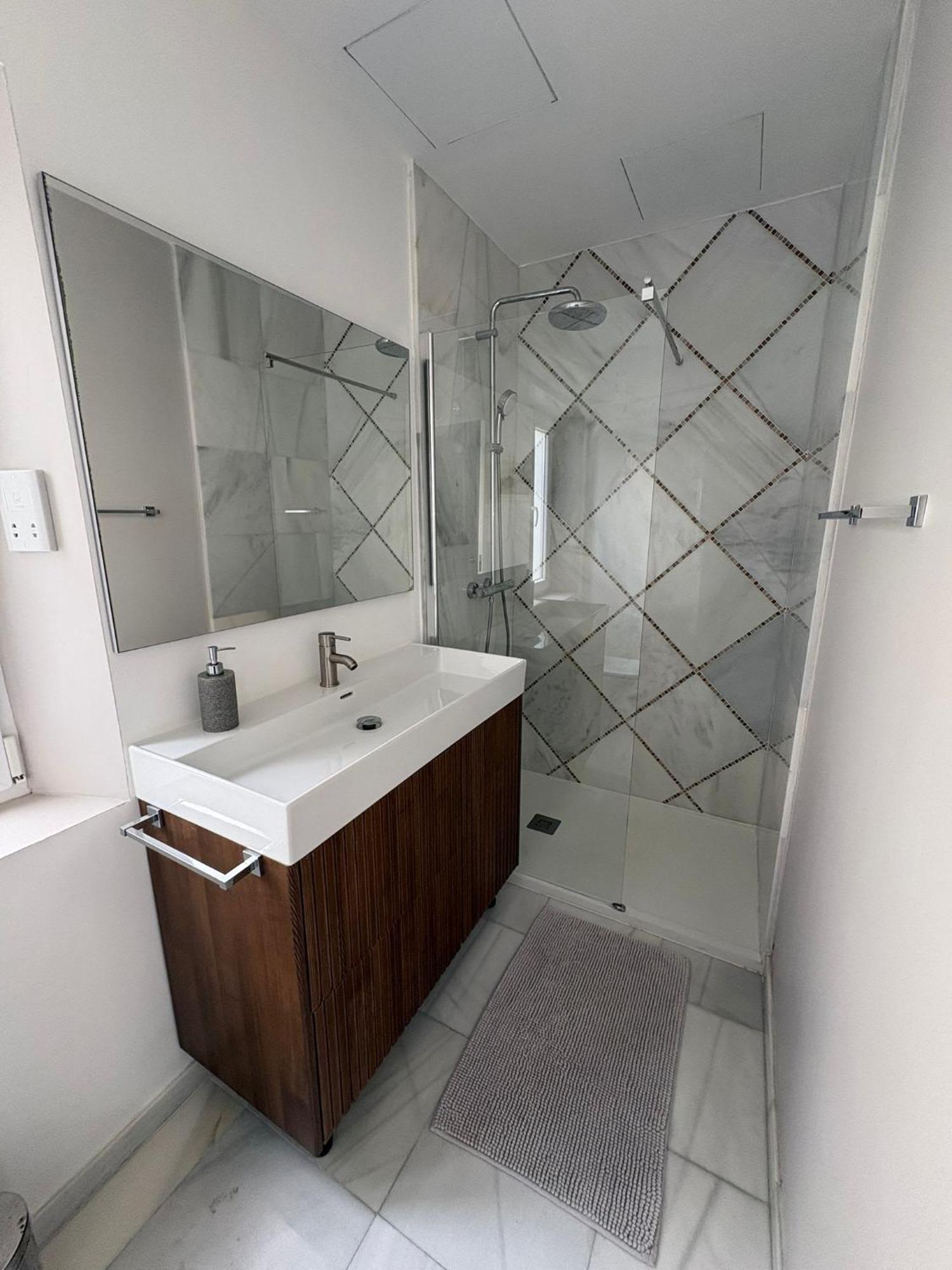 Apartment Stunning 2-br In The Nook With Lift Access And Prime Location Gibraltar