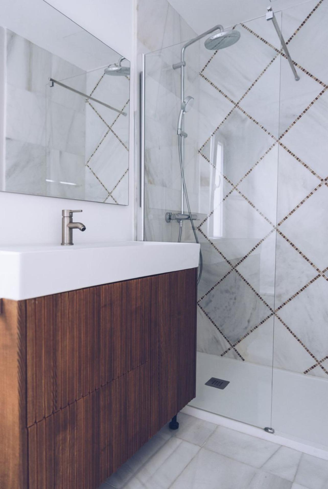 Luxury 2-br In The Nook With Lift Access And Prime Location Apartment *
