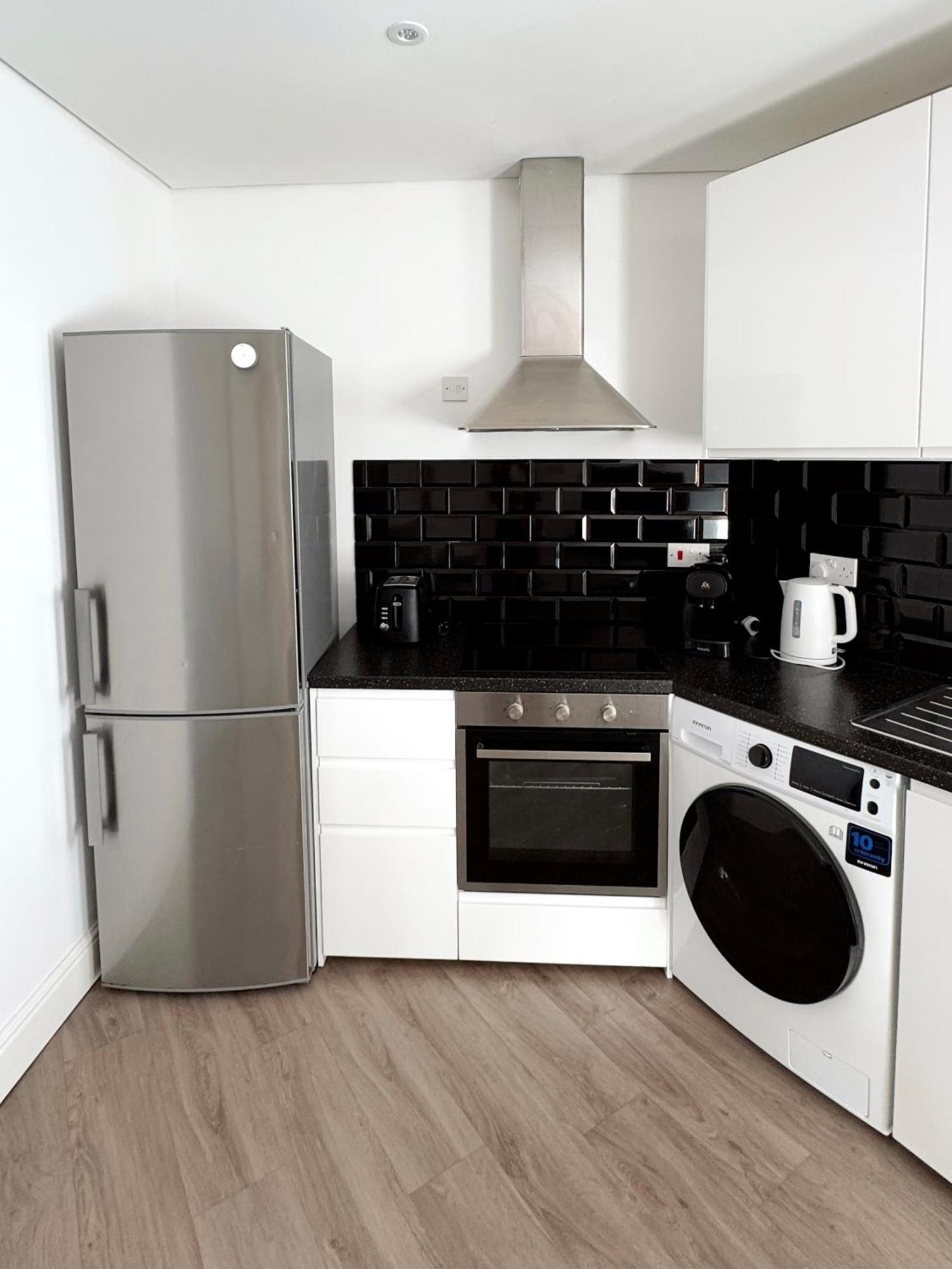 Modern Centre Two Bedroom Windsor - Grand House Apartamento