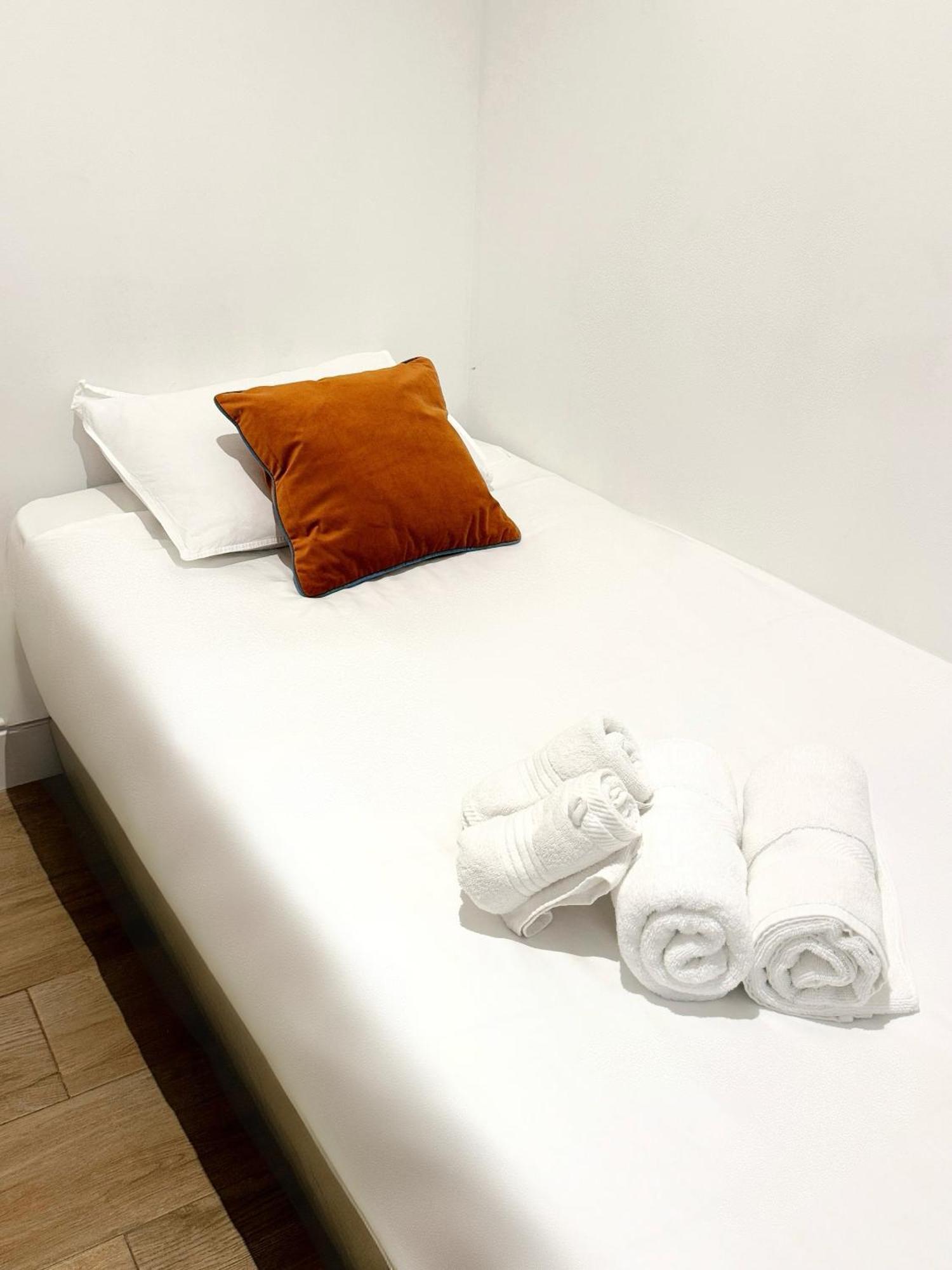 Modern Centre Two Bedroom Windsor - Grand House Apartamento *