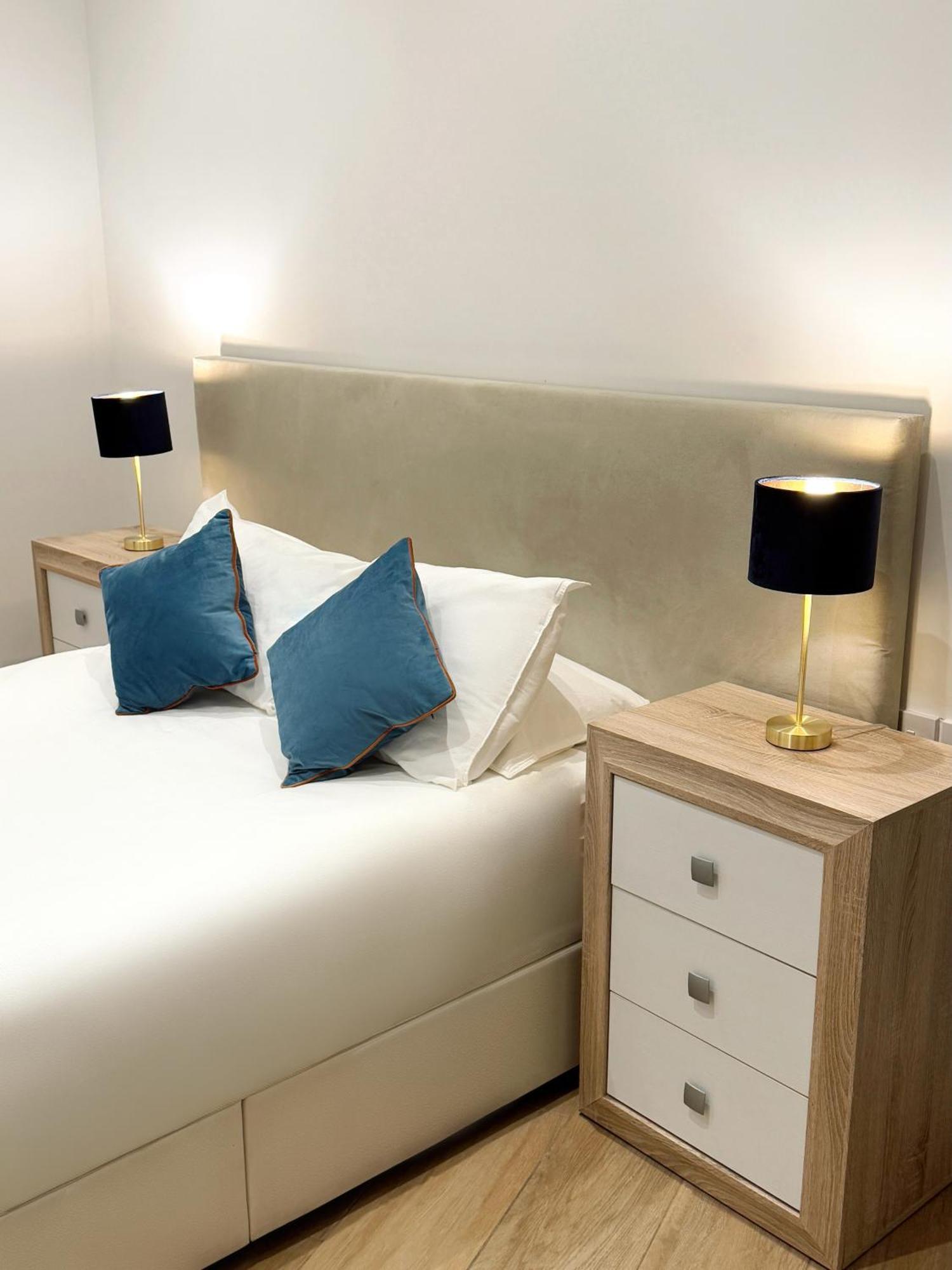 Modern Centre Two Bedroom Windsor - Grand House Apartamento Gibraltar