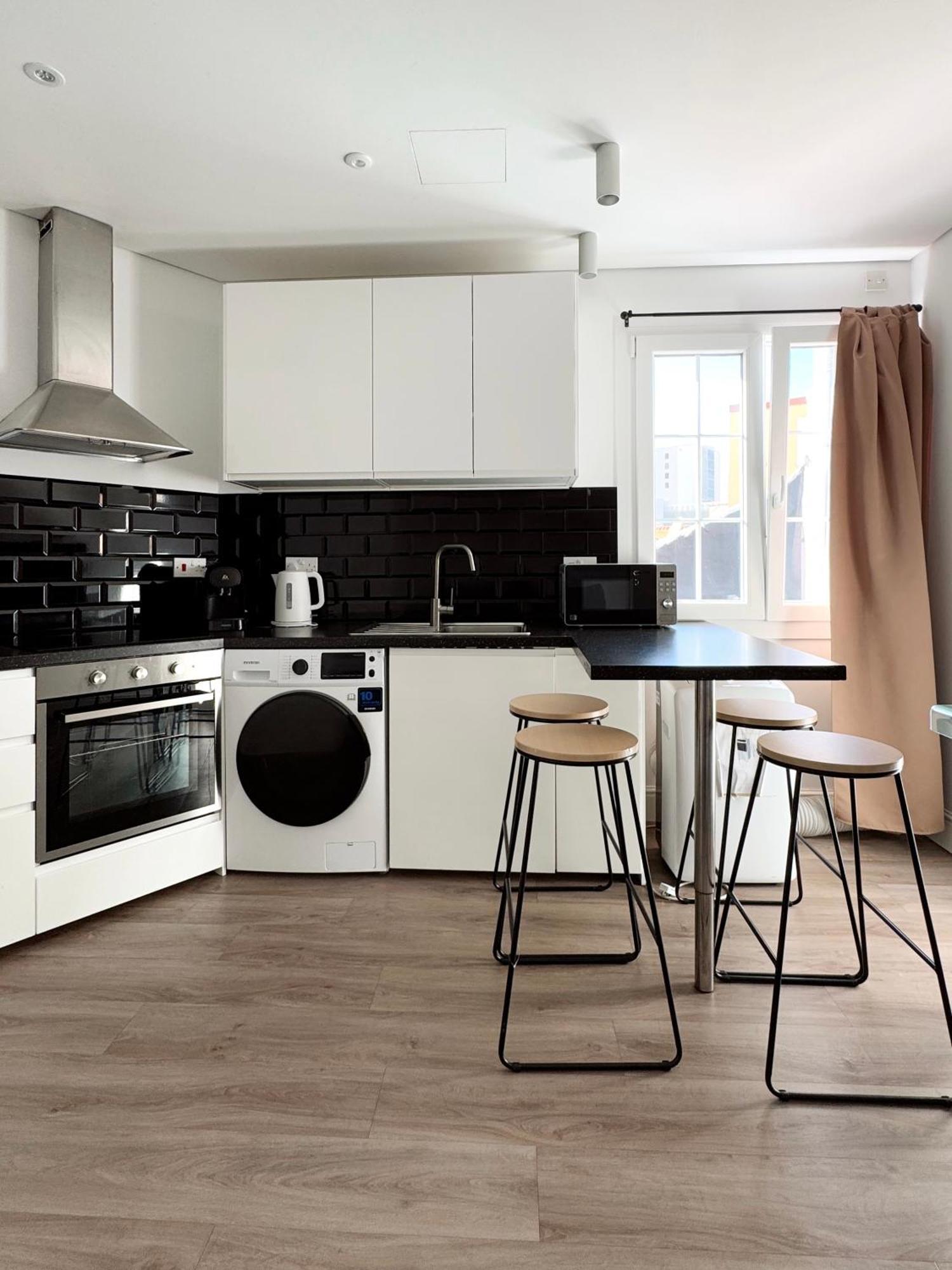 Modern Centre Two Bedroom Windsor - Grand House *