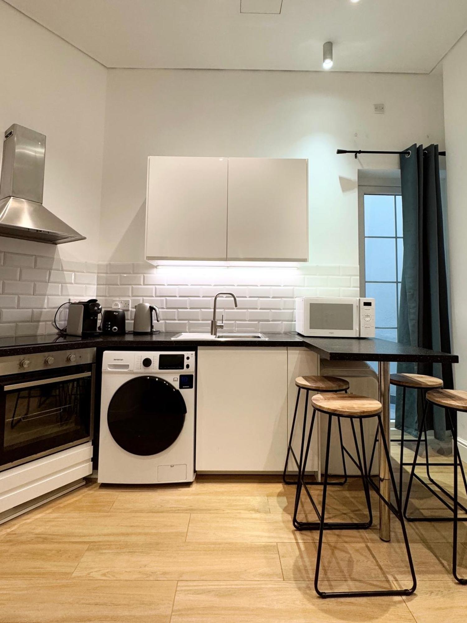 Modern Centre Two Bedroom Windsor - Grand House * Gibraltar