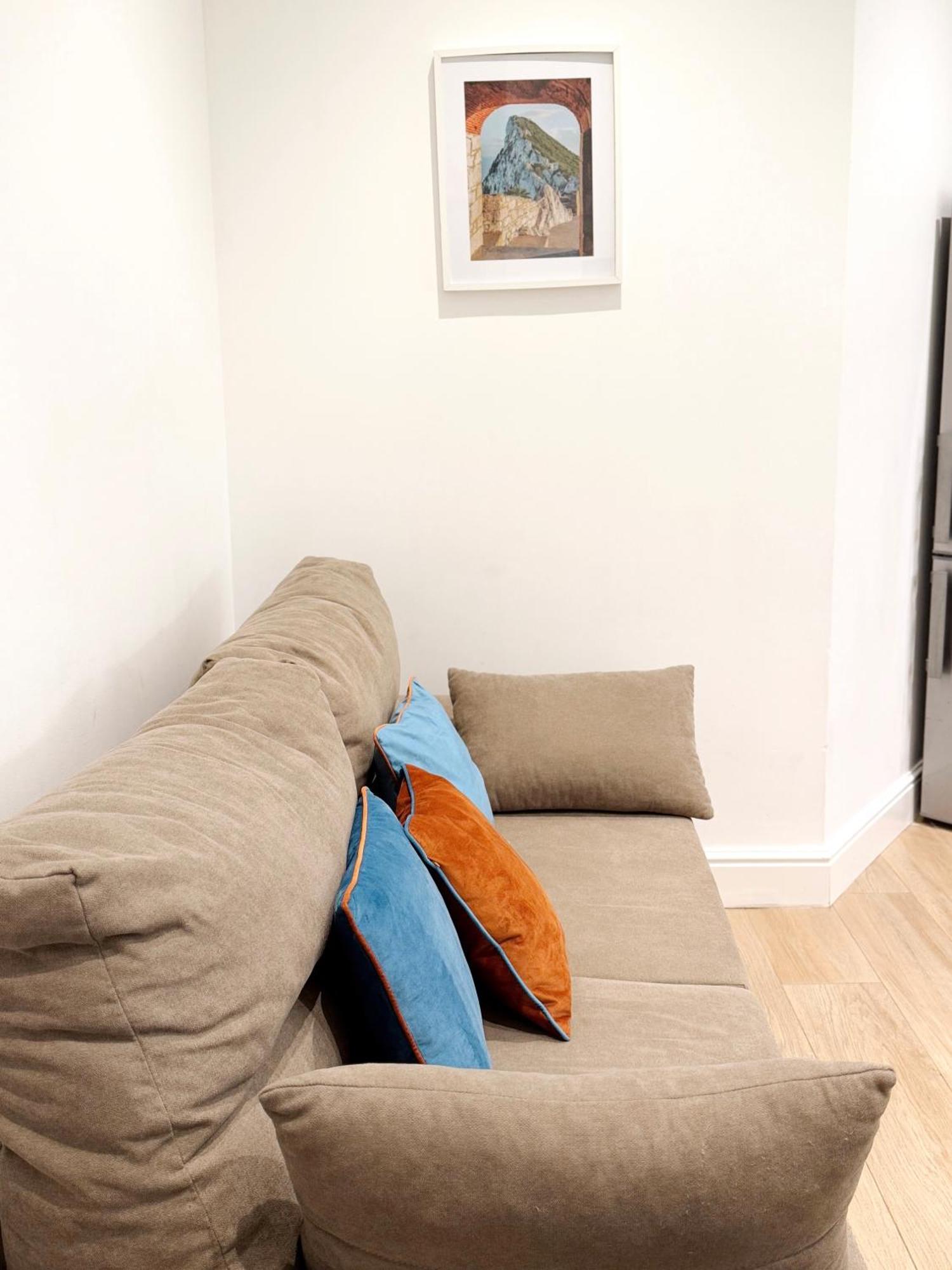 Modern Centre Two Bedroom Windsor - Grand House