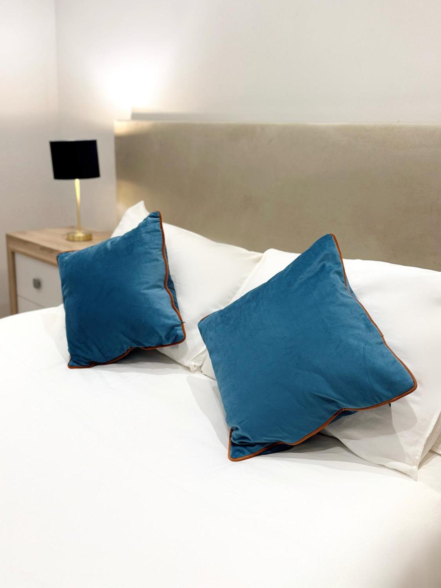 Modern Centre Two Bedroom Windsor - Grand House Apartamento
