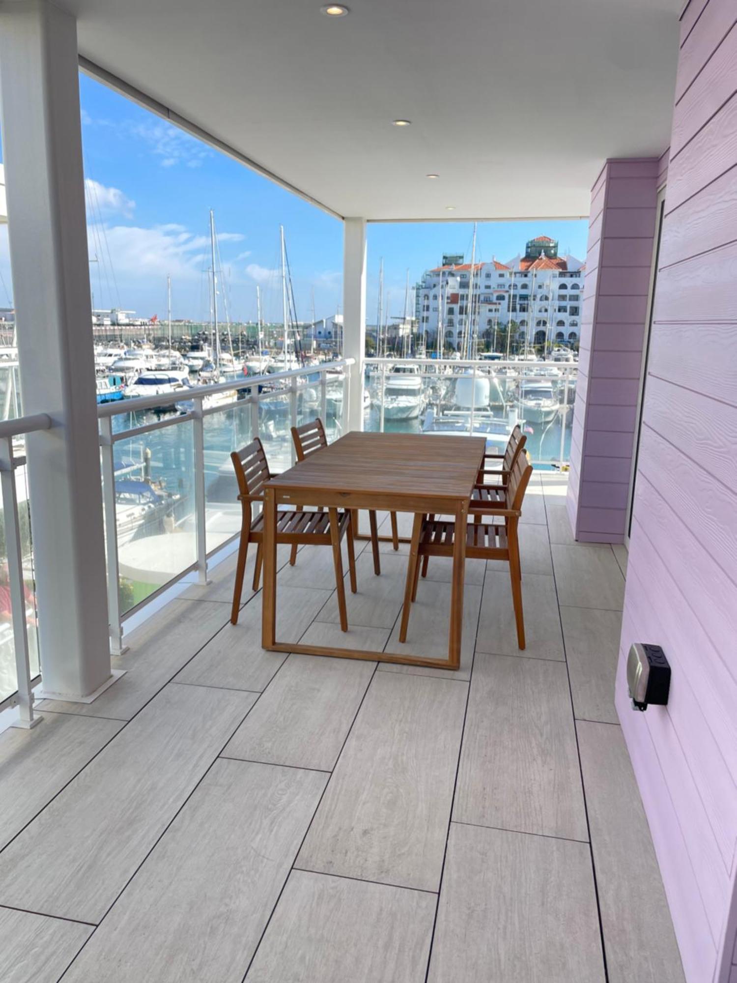 Apartment Deluxe Marina View Seafront