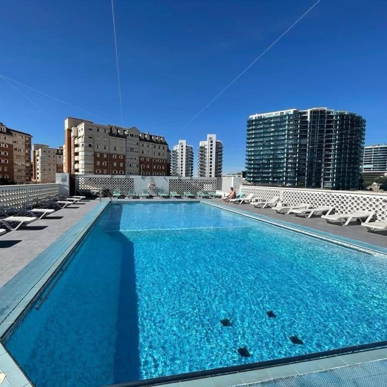 Cosy In Centre With Pool