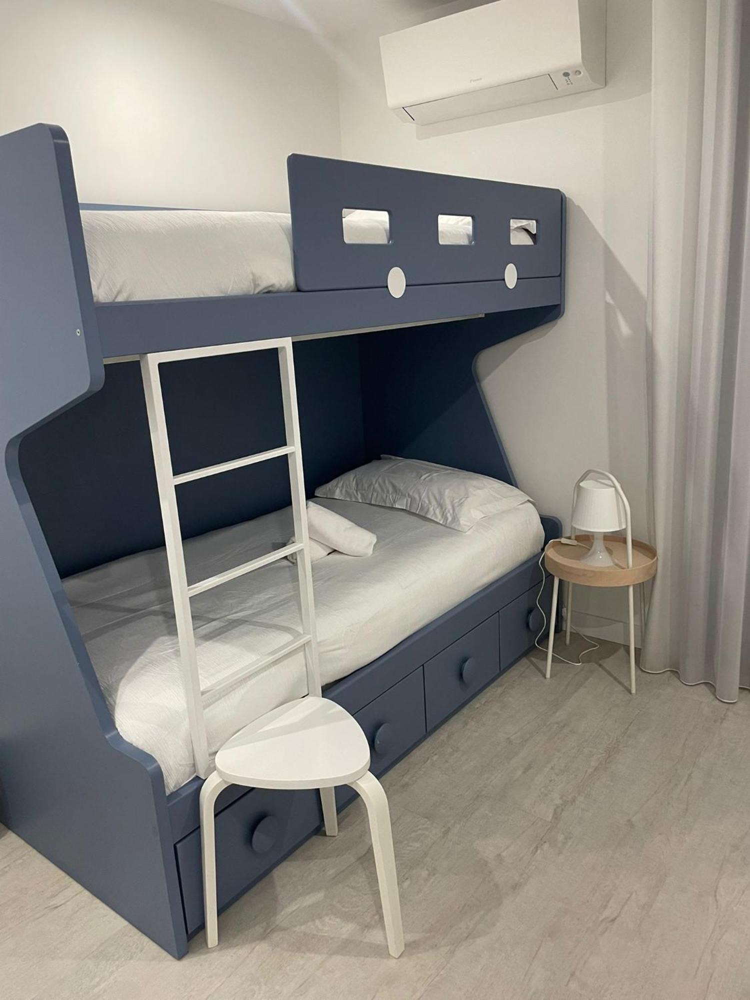 New Cp Family With Apartment *