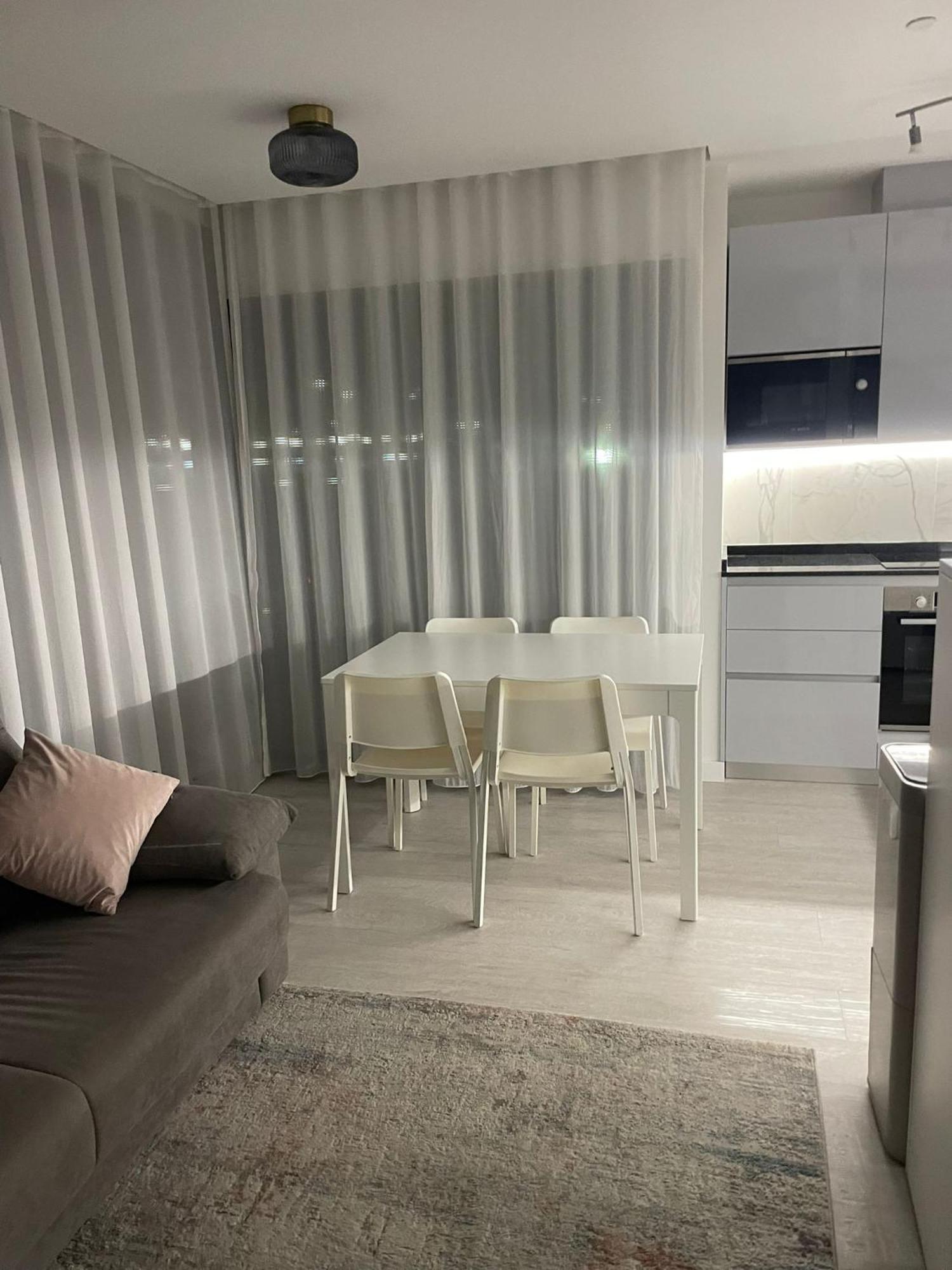 New Cp Family With Apartment *