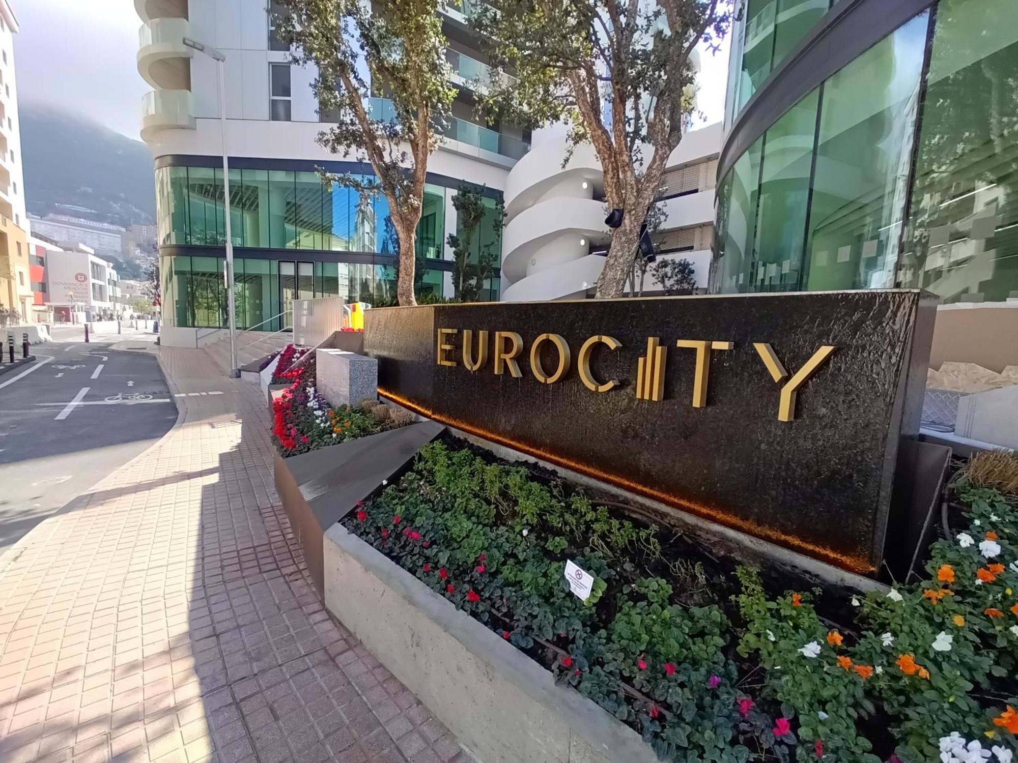 Apartment Brand New - Highest In Located In Eurocity - Large Pool - Ocean Views - Balcony - Free Parking - And Short Let In Gibraltar