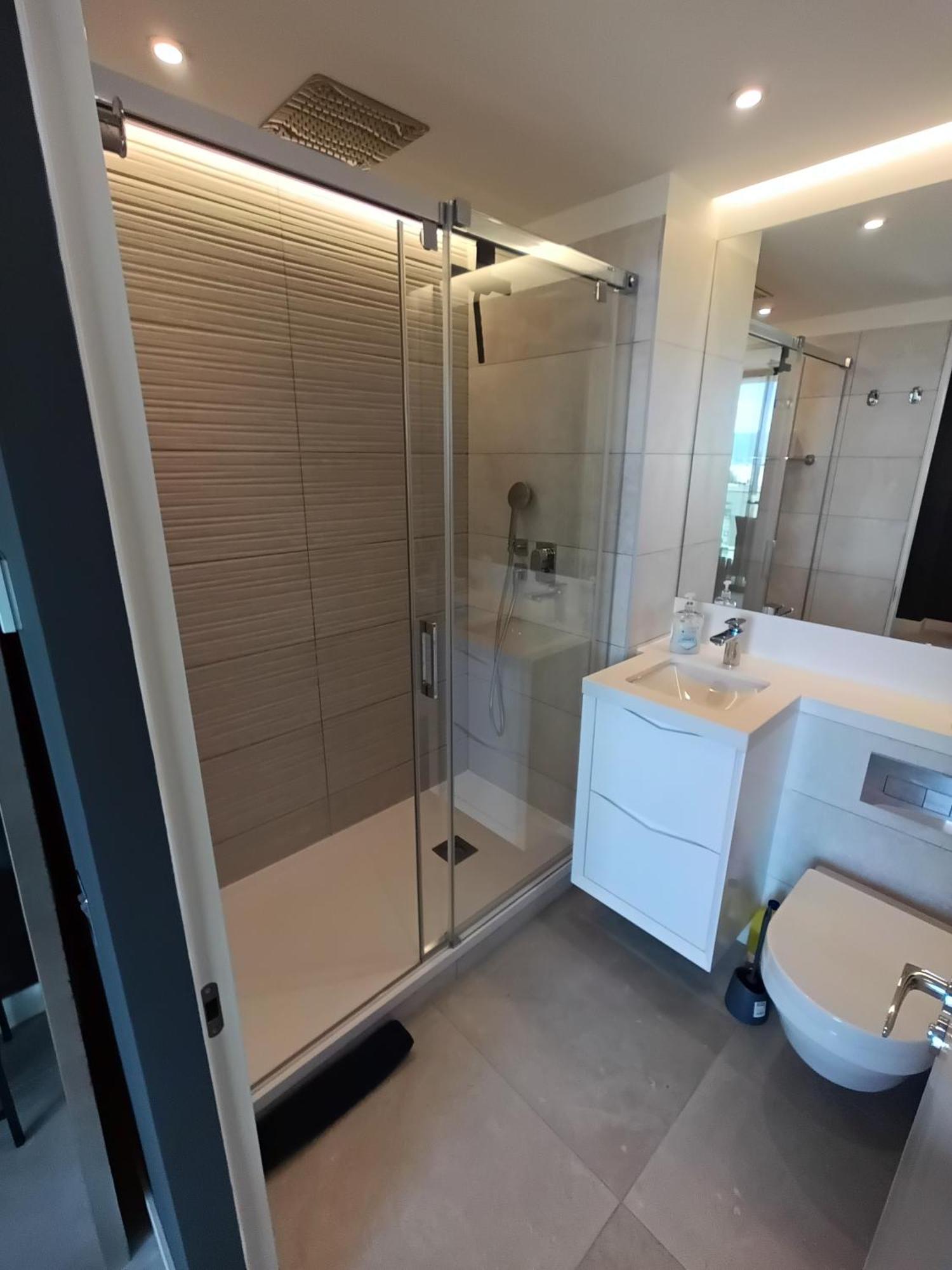 Brand New - Highest In Located In Eurocity - Large Pool - Ocean Views - Balcony - Free Parking - And Short Let In