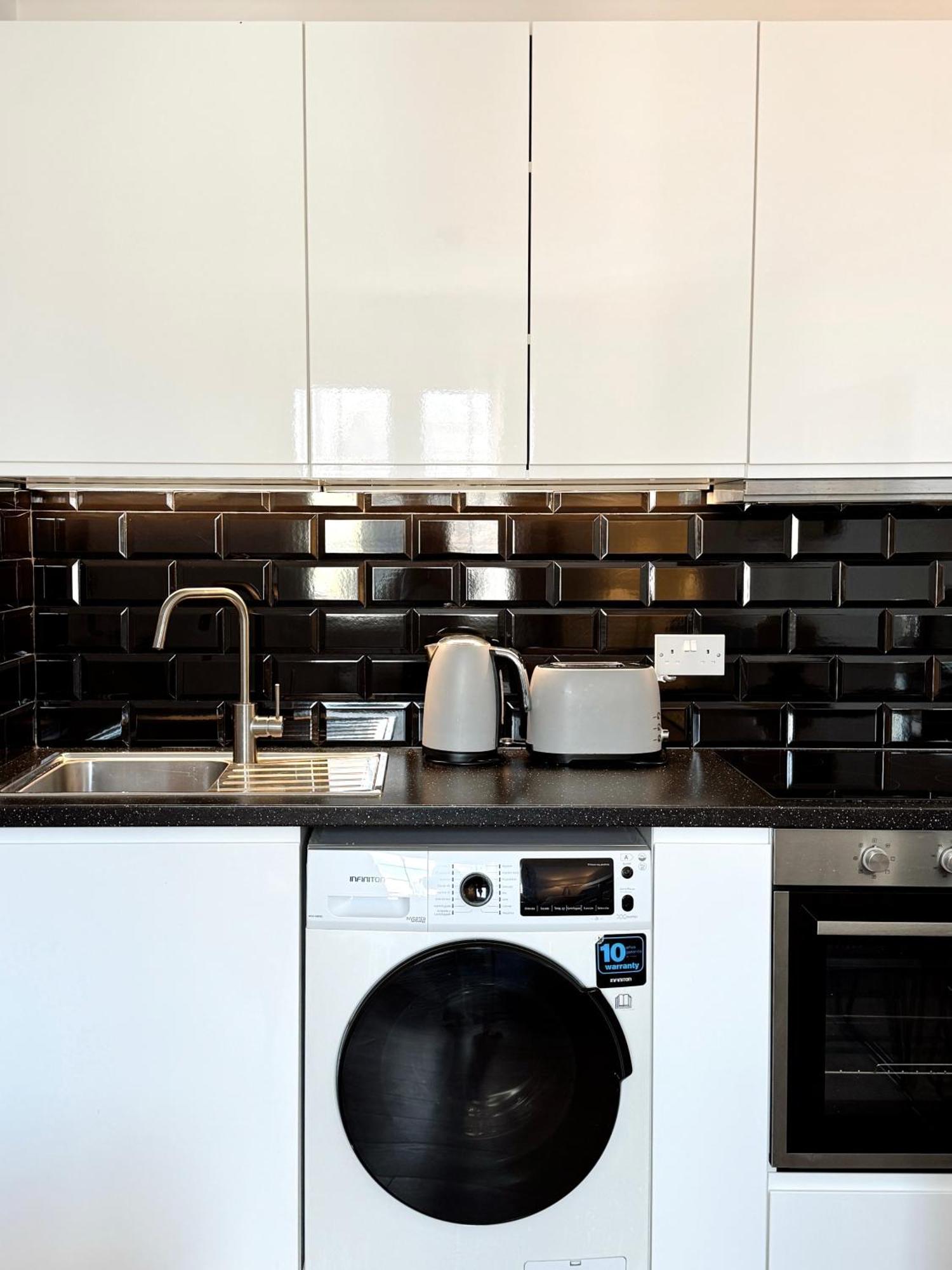 Deluxe Centre Two Bedroom - Grand House *