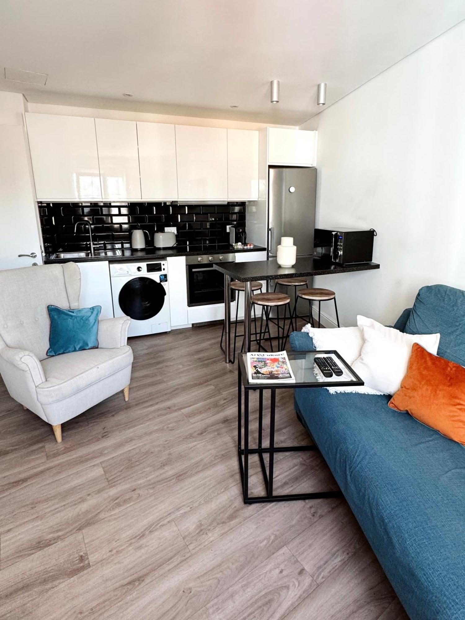 Deluxe Centre Two Bedroom - Grand House *