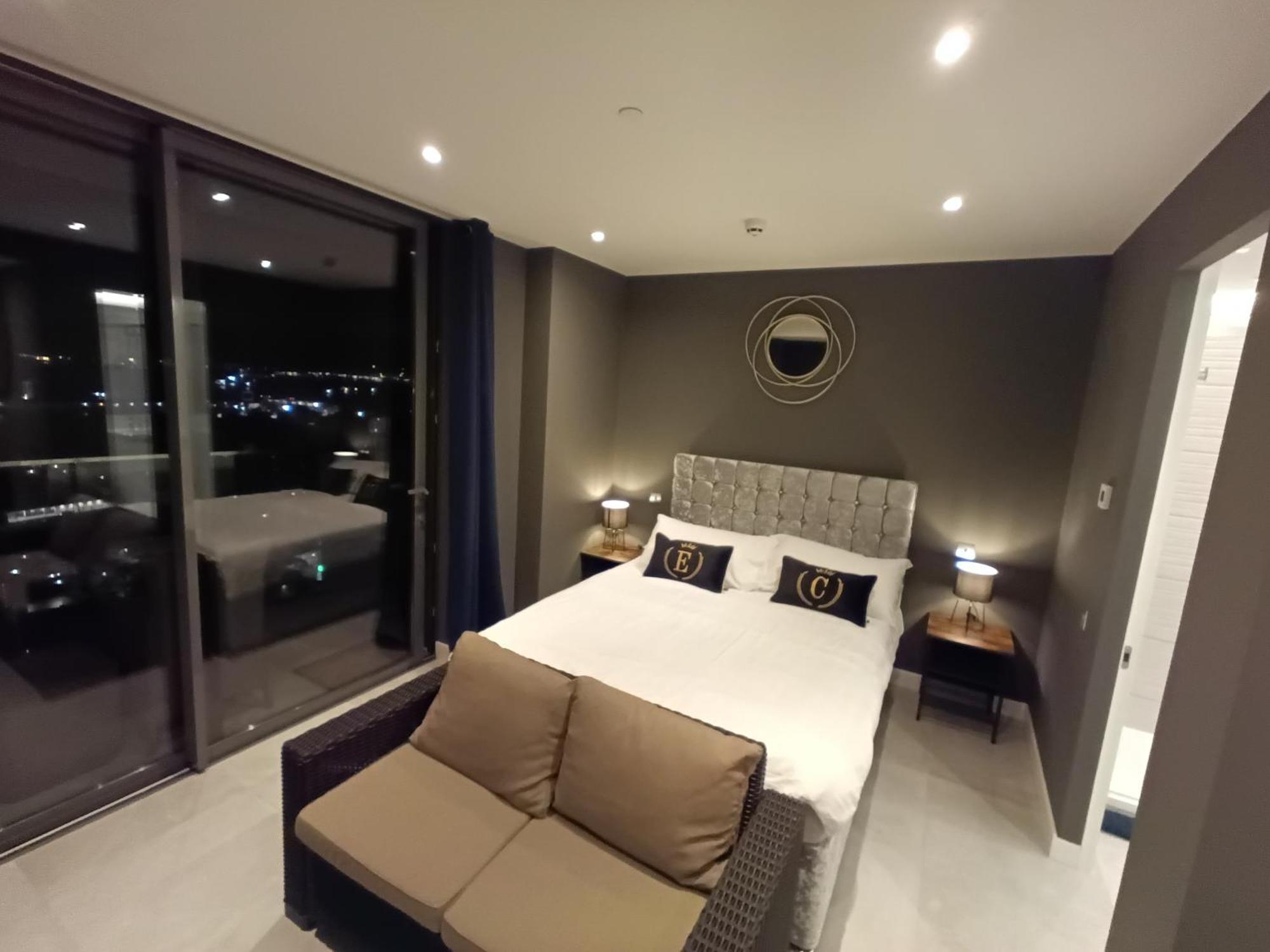 Apartment Brand New - Highest In Located In Eurocity - Large Pool - Ocean Views - Balcony - Free Parking - And Short Let In Gibraltar