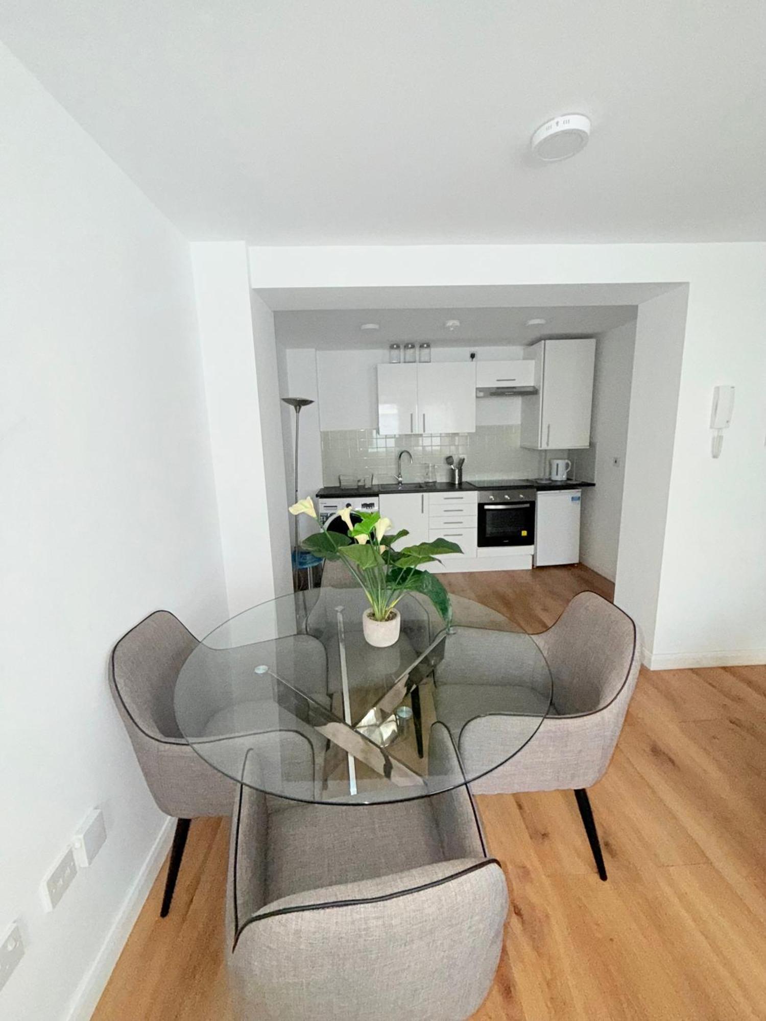 Downtown Main Street Apartamento
