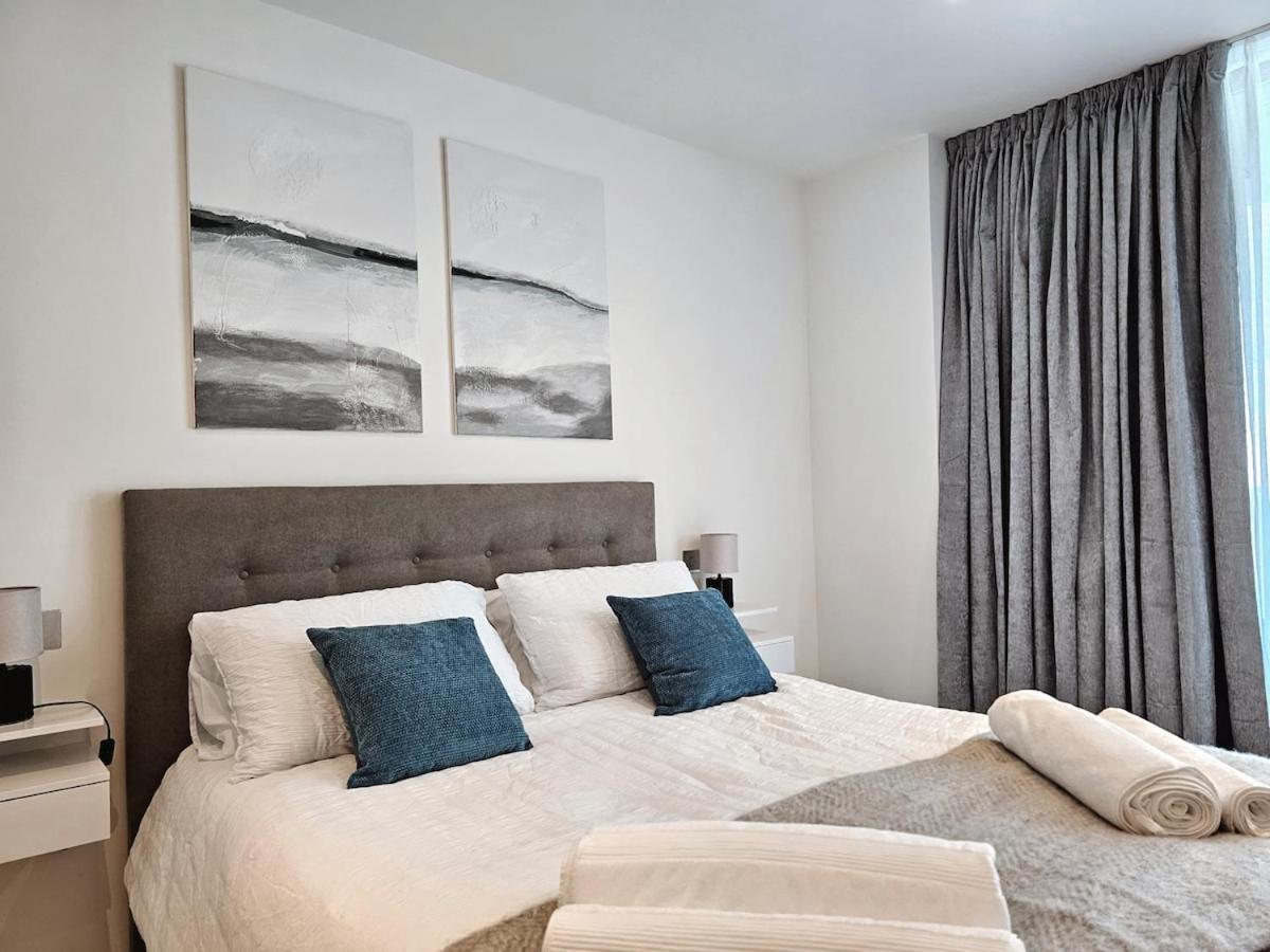 18th Floor Luxury Apartment