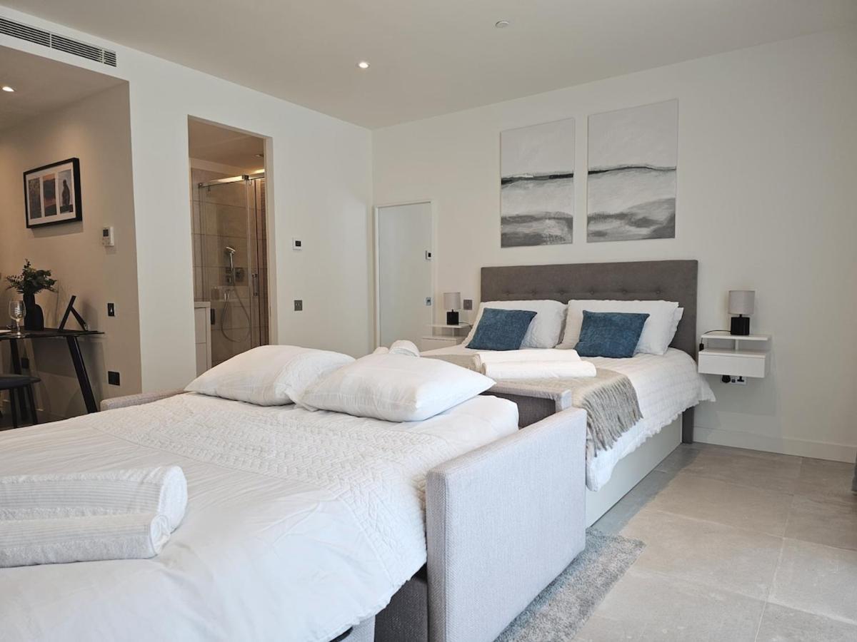 18th Floor Luxury Apartment