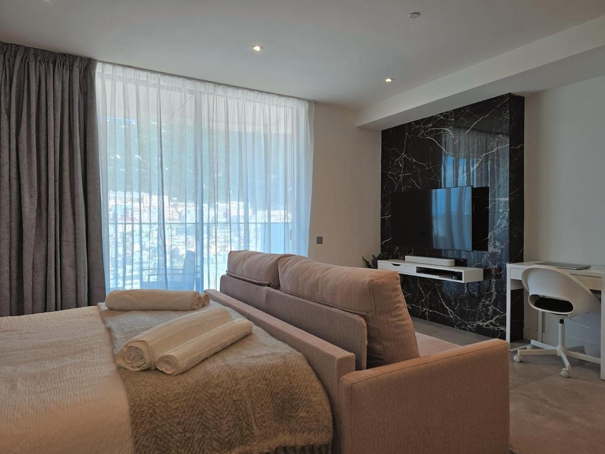 18th Floor Luxury Apartment *