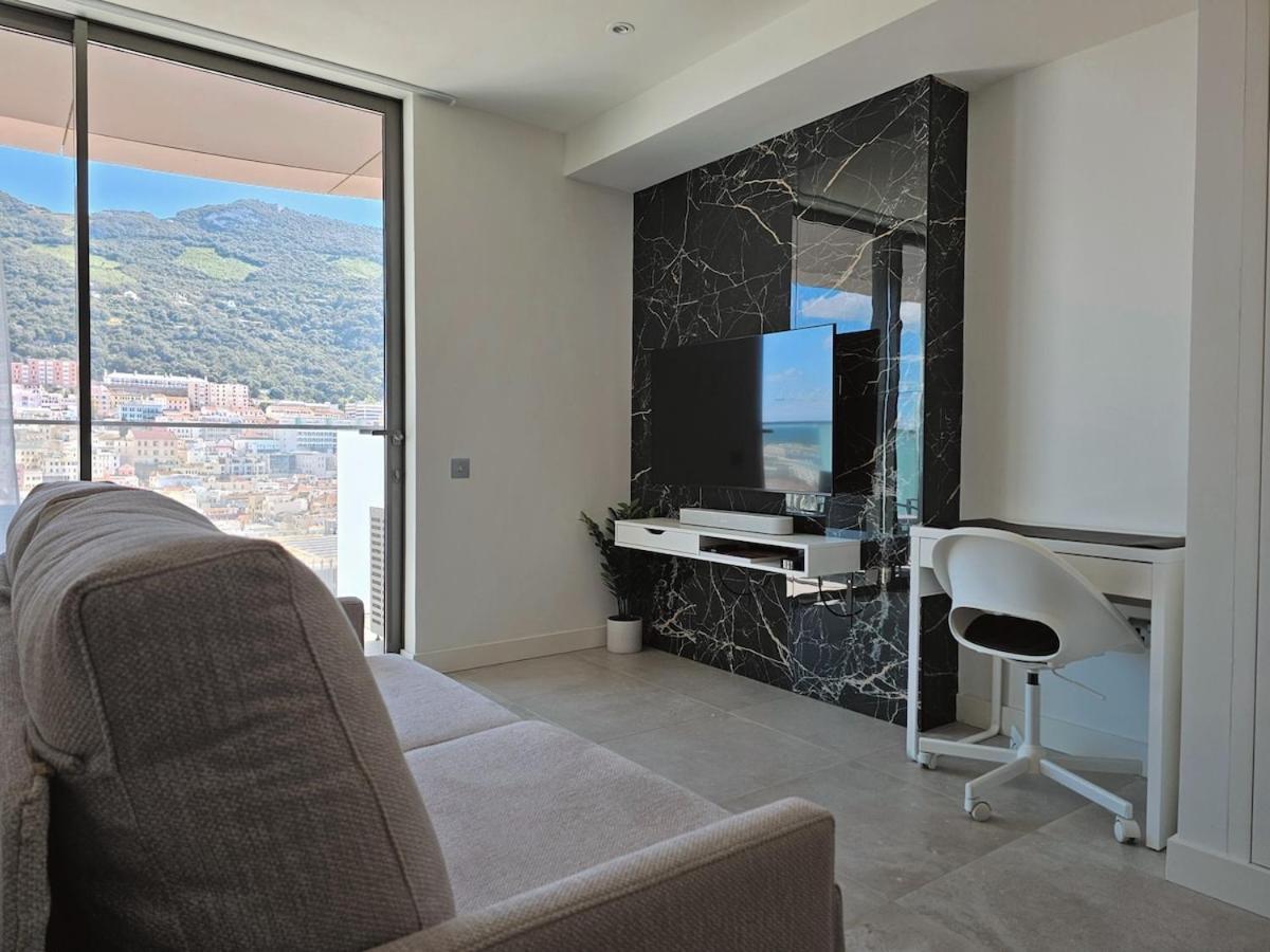 18th Floor Luxury *