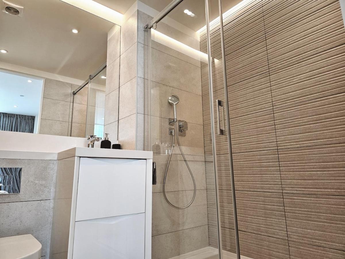 18th Floor Luxury * Gibraltar
