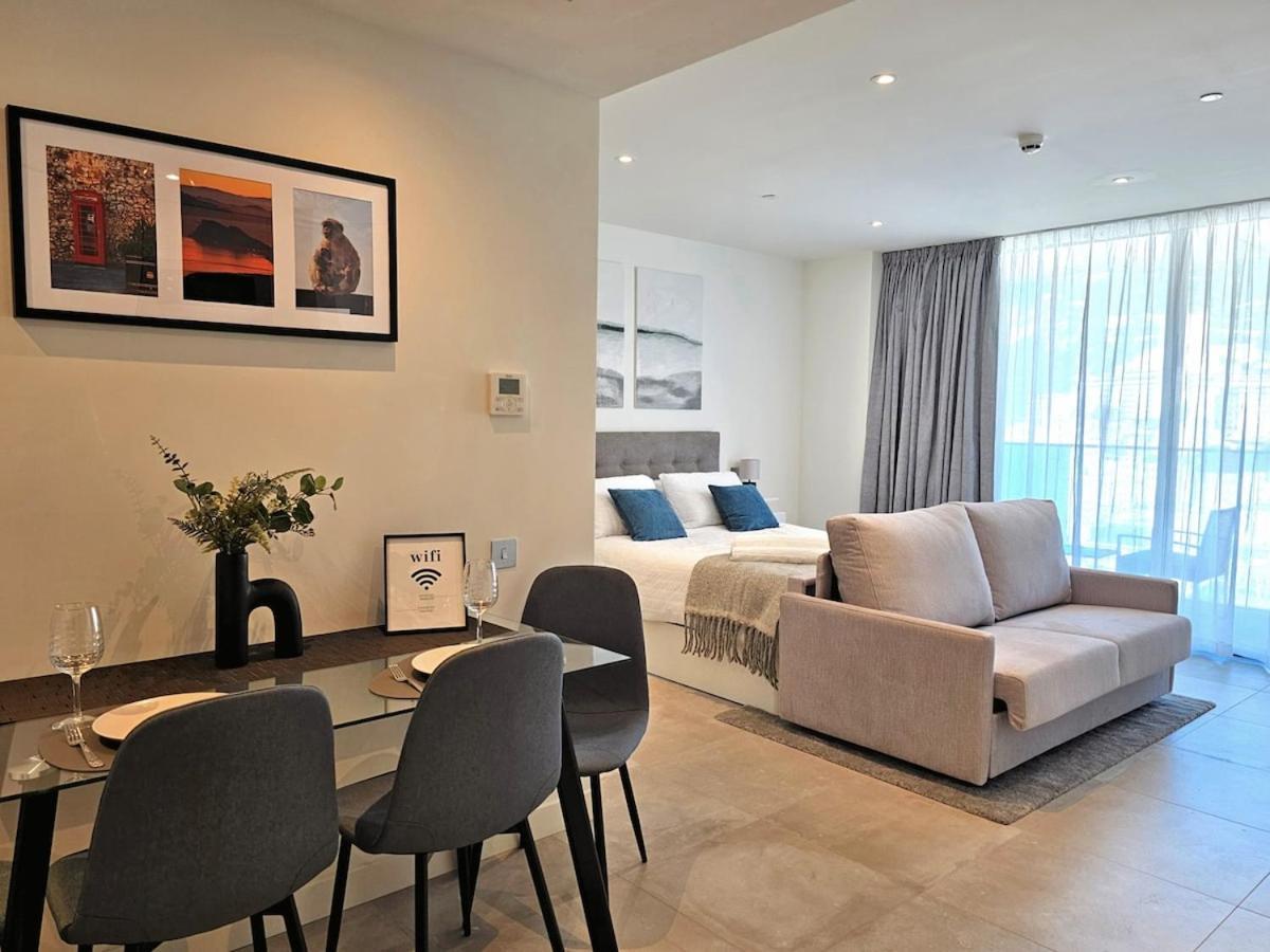 18th Floor Luxury Apartment