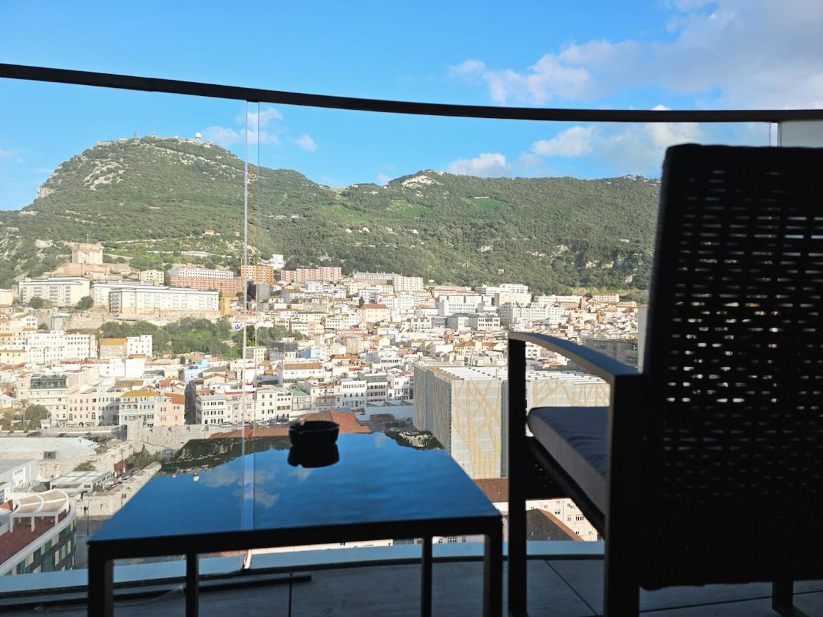18th Floor Luxury Apartment *