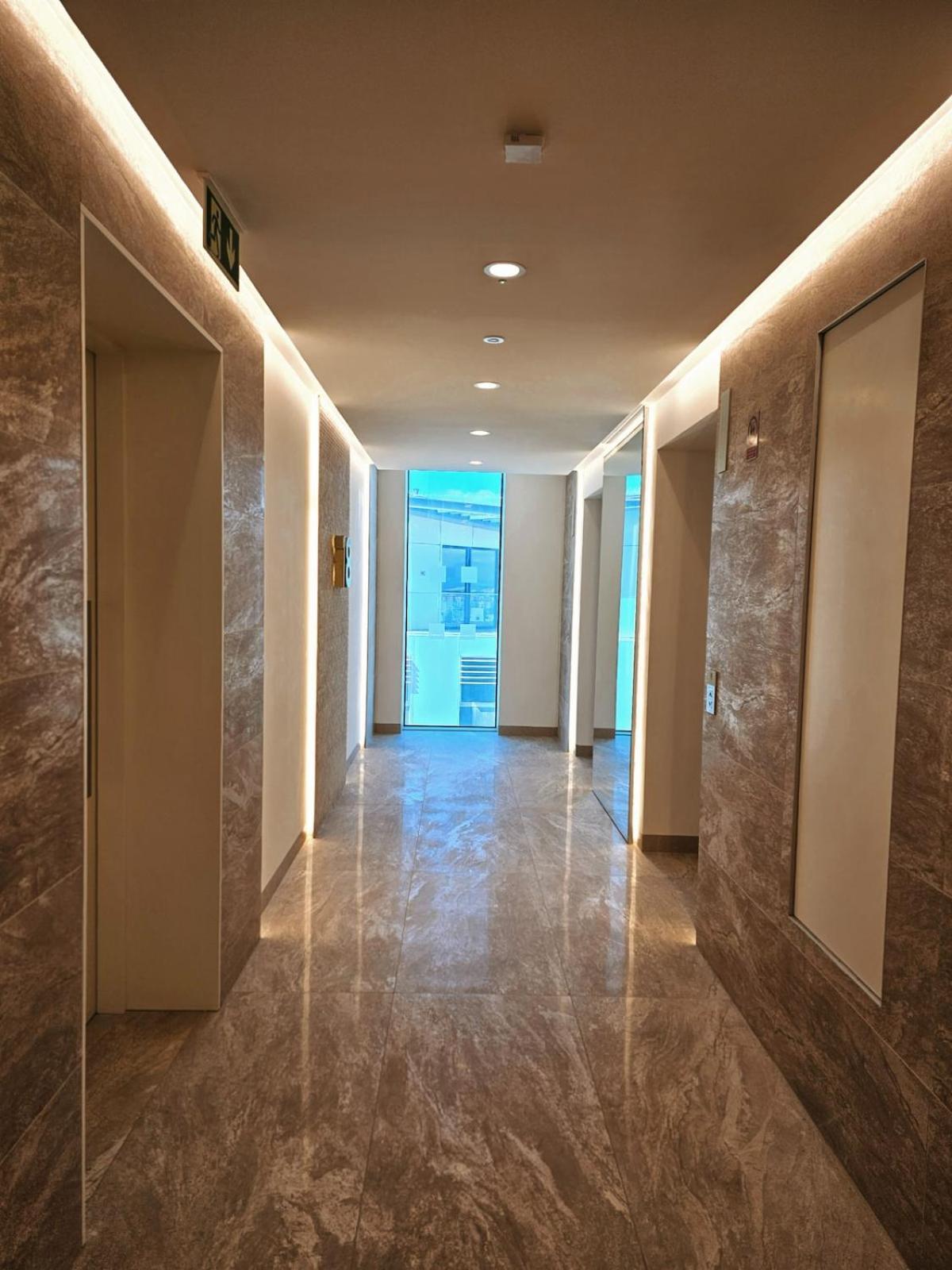 18th Floor Luxury *