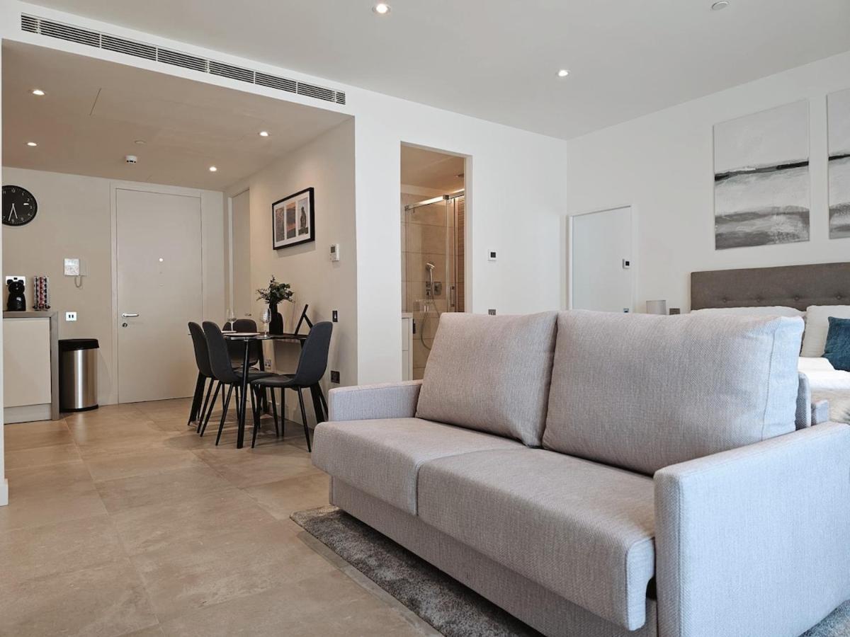 18th Floor Luxury Apartment *