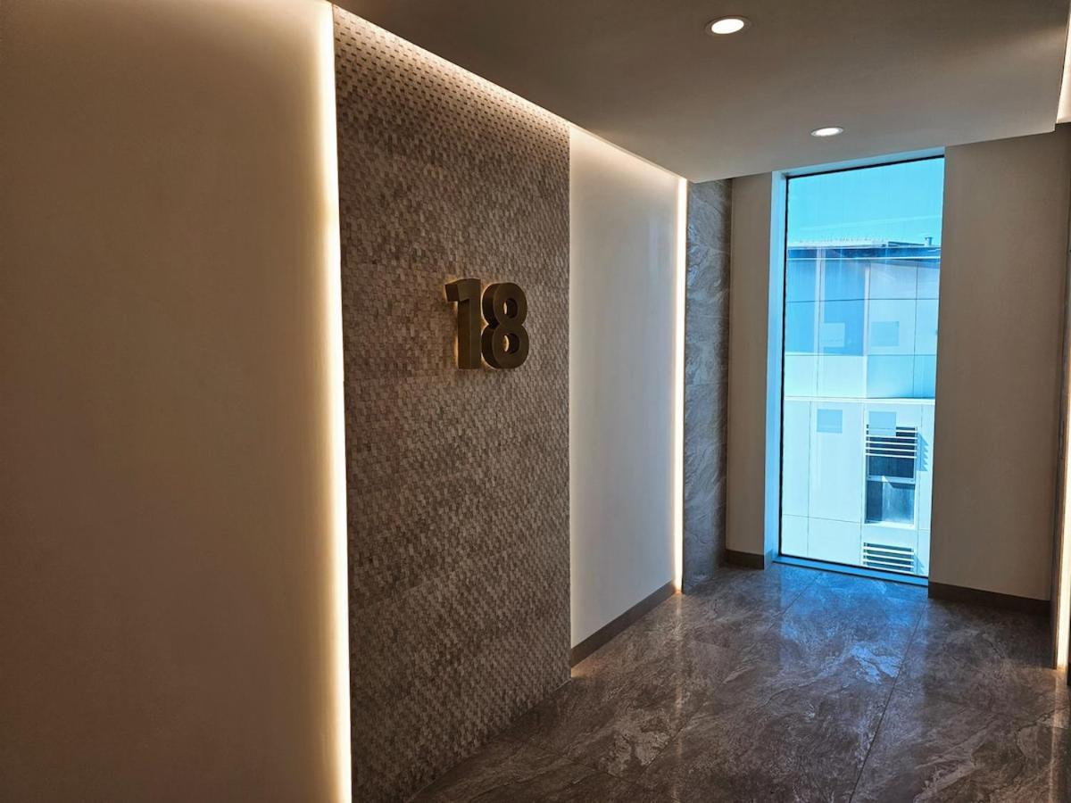 18th Floor Luxury Apartment
