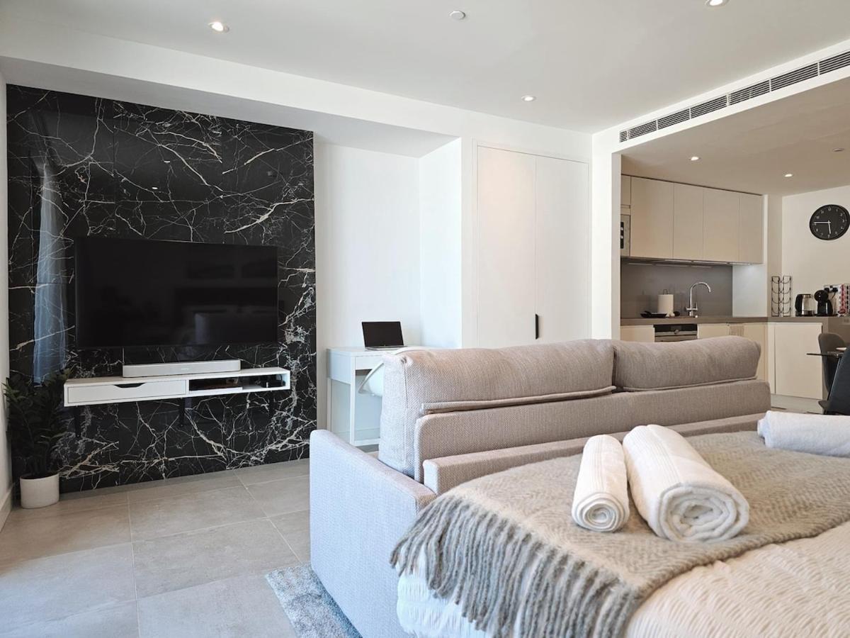 18th Floor Luxury Apartment *