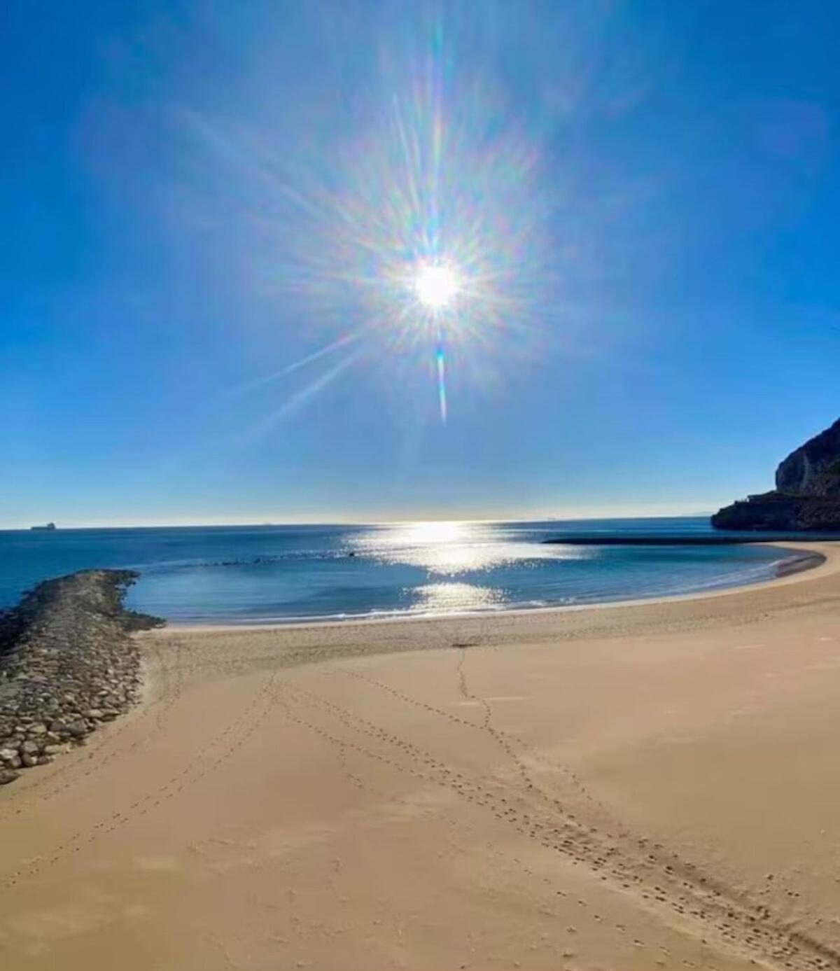 Apartment Beachfront Sunrise Sands Retreat, Gibraltar