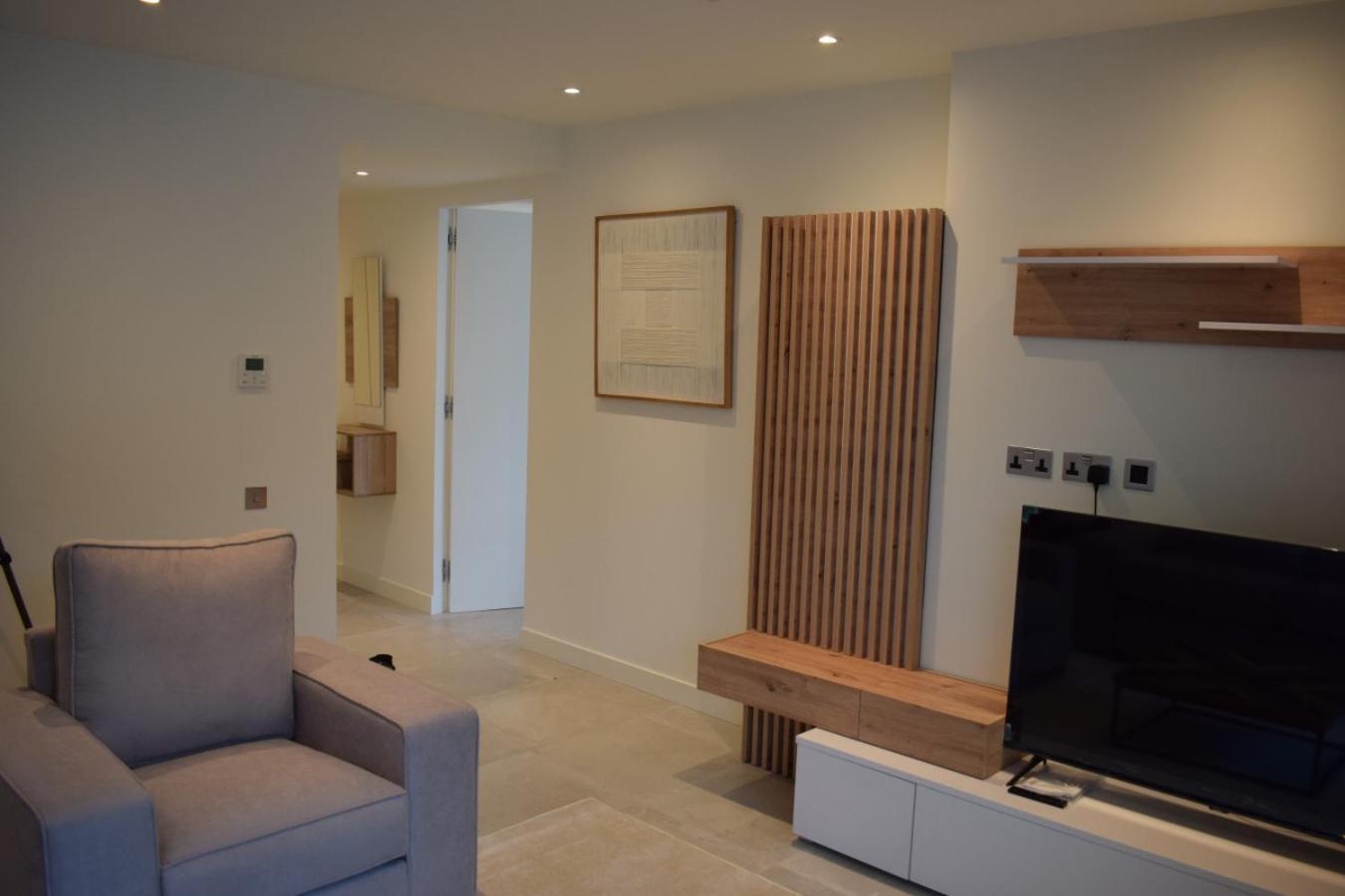20th Floor 1 Bedroom Retreat Apartment