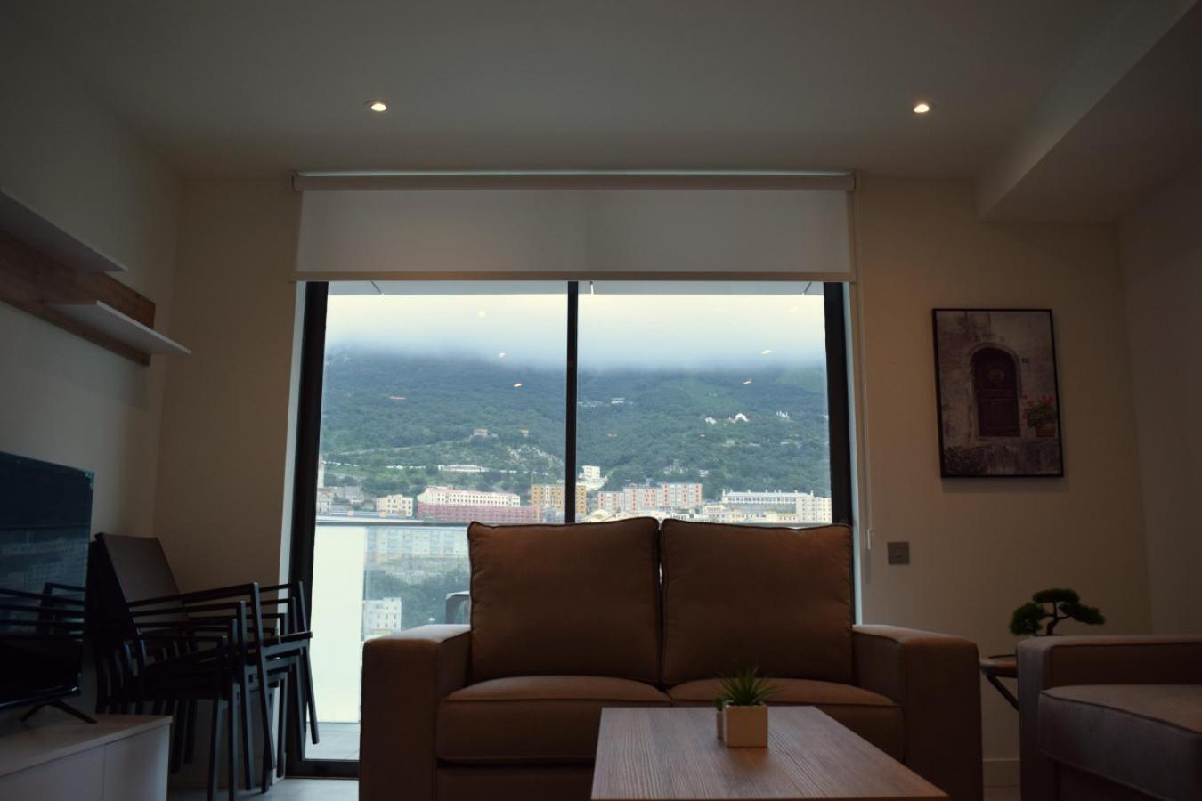 15th Floor Pool Retreat Apartment *