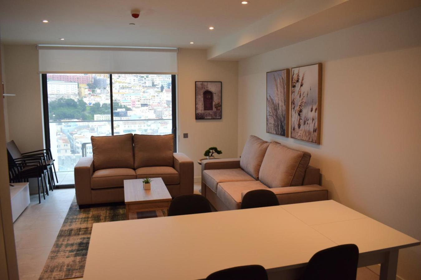 15th Floor Pool Retreat Apartment *