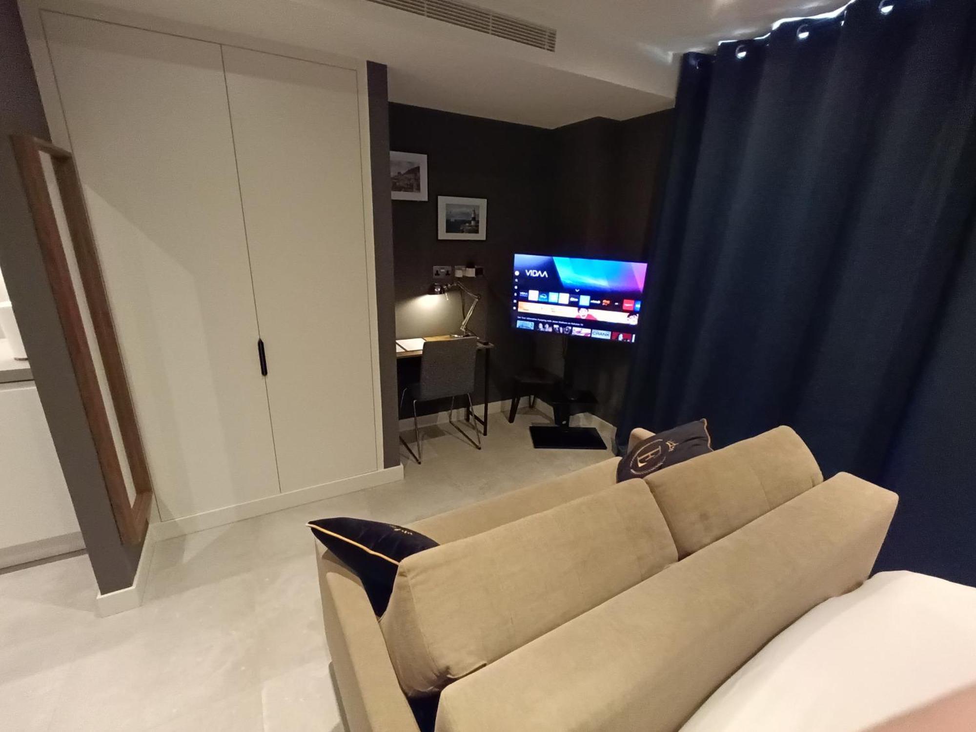New - In Eurocity - Large Pool - Rock Or Sea Views - Balcony - Free Parking - And Short Let In