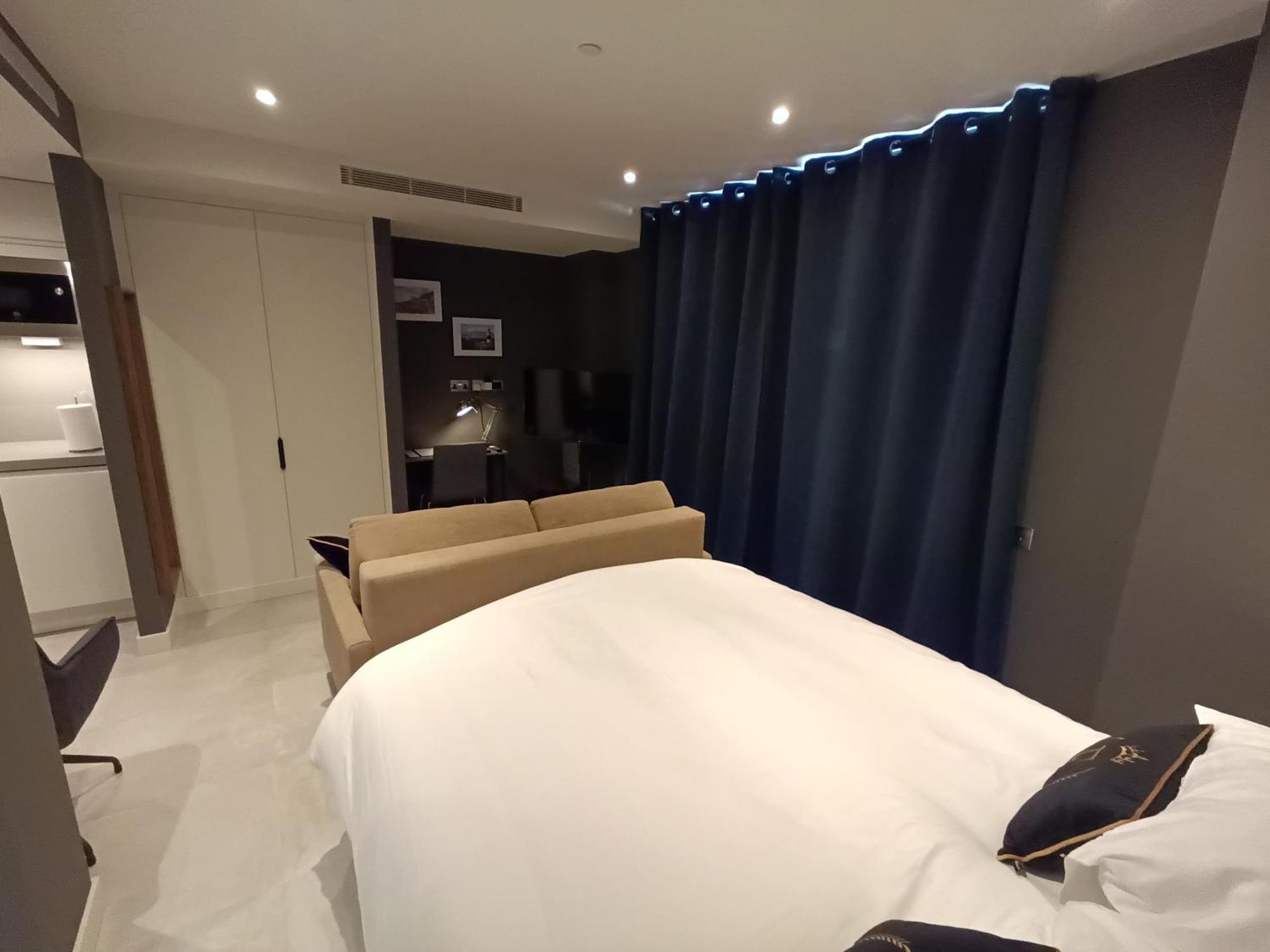 New - In Eurocity - Large Pool - Rock Or Sea Views - Balcony - Free Parking - And Short Let In * Gibraltar