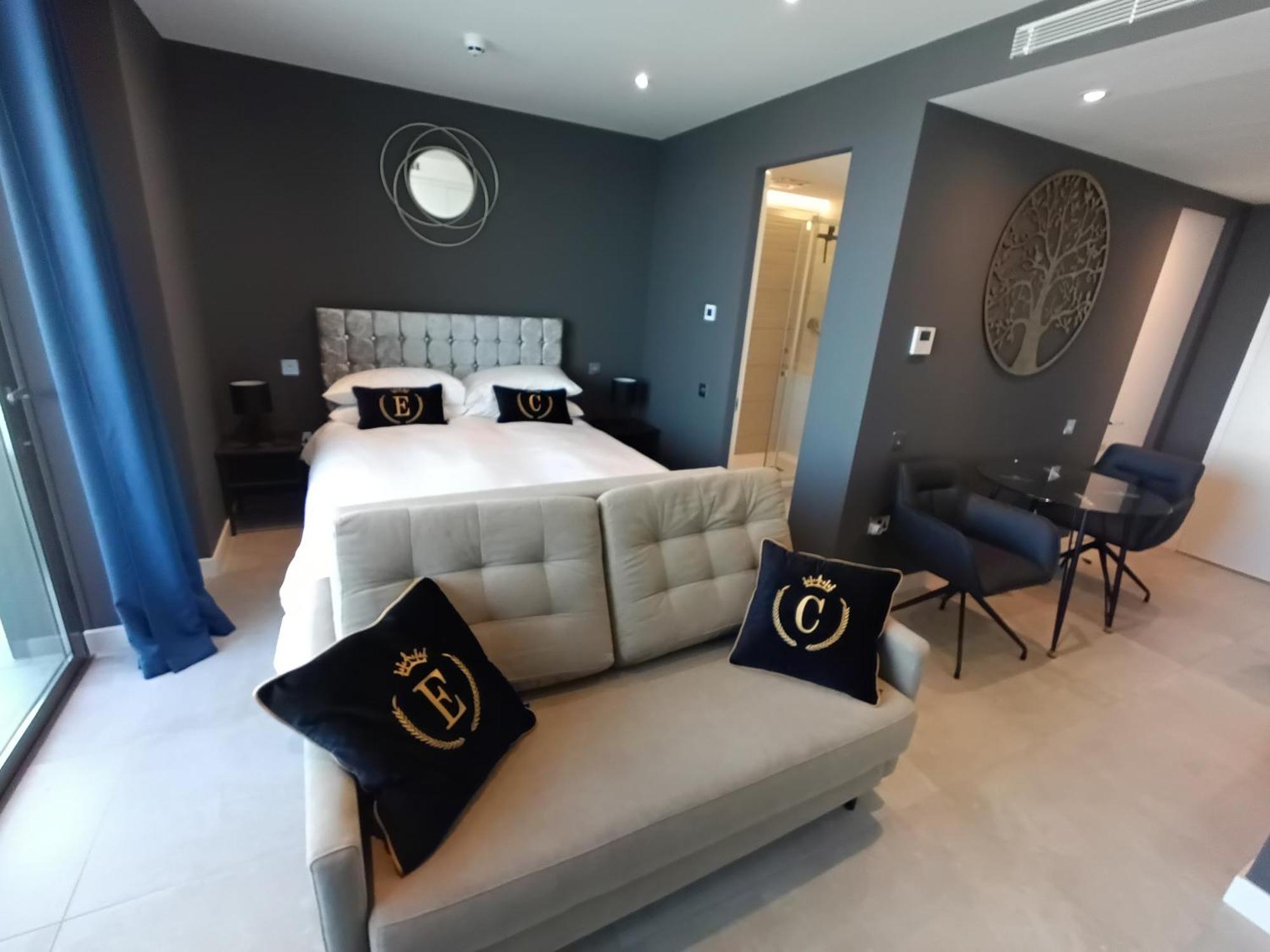 New - In Eurocity - Large Pool - Rock Or Sea Views - Balcony - Free Parking - And Short Let In Căn hộ