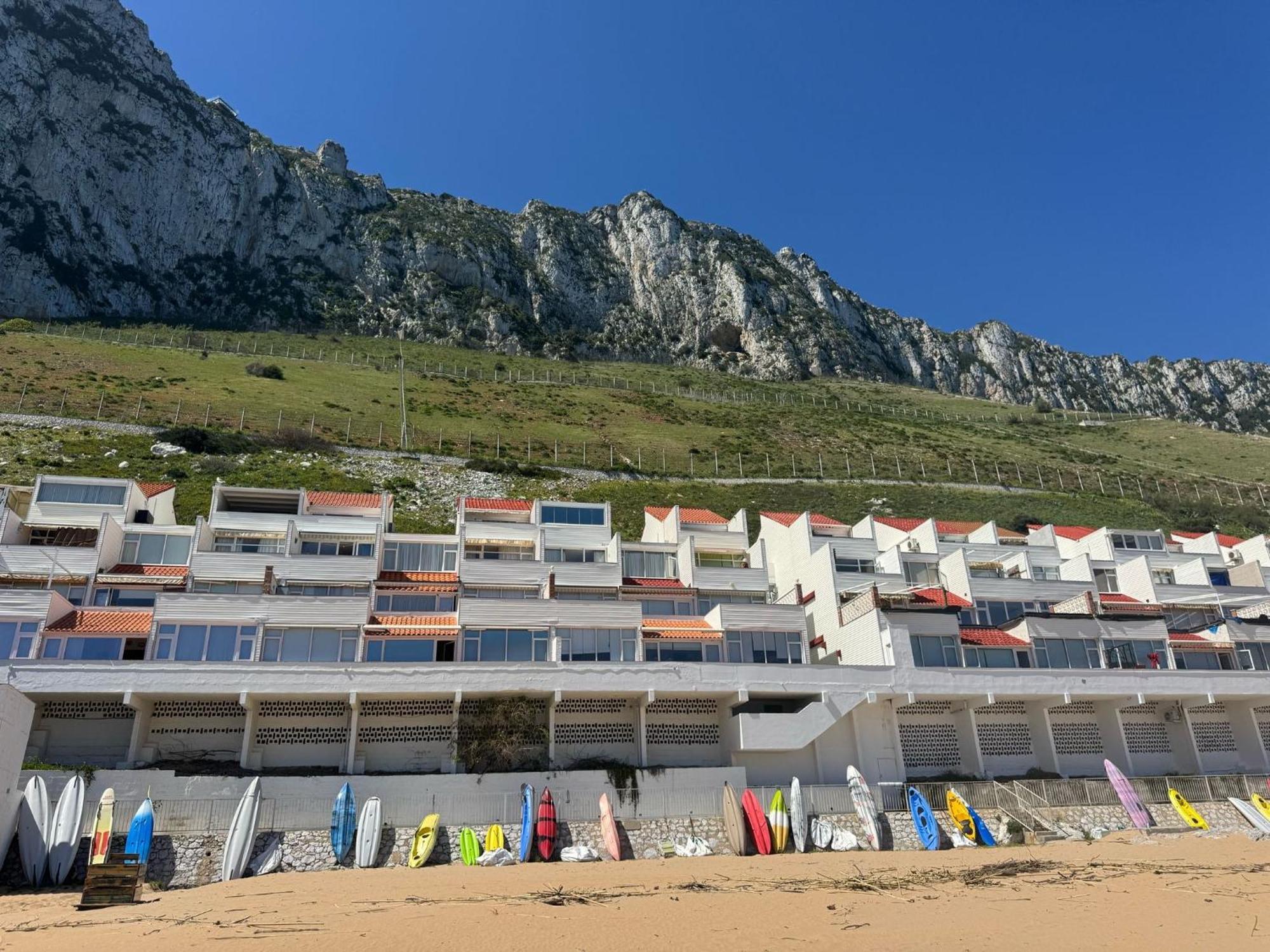 Beachfront Sunrise Sands Retreat, Apartment Gibraltar