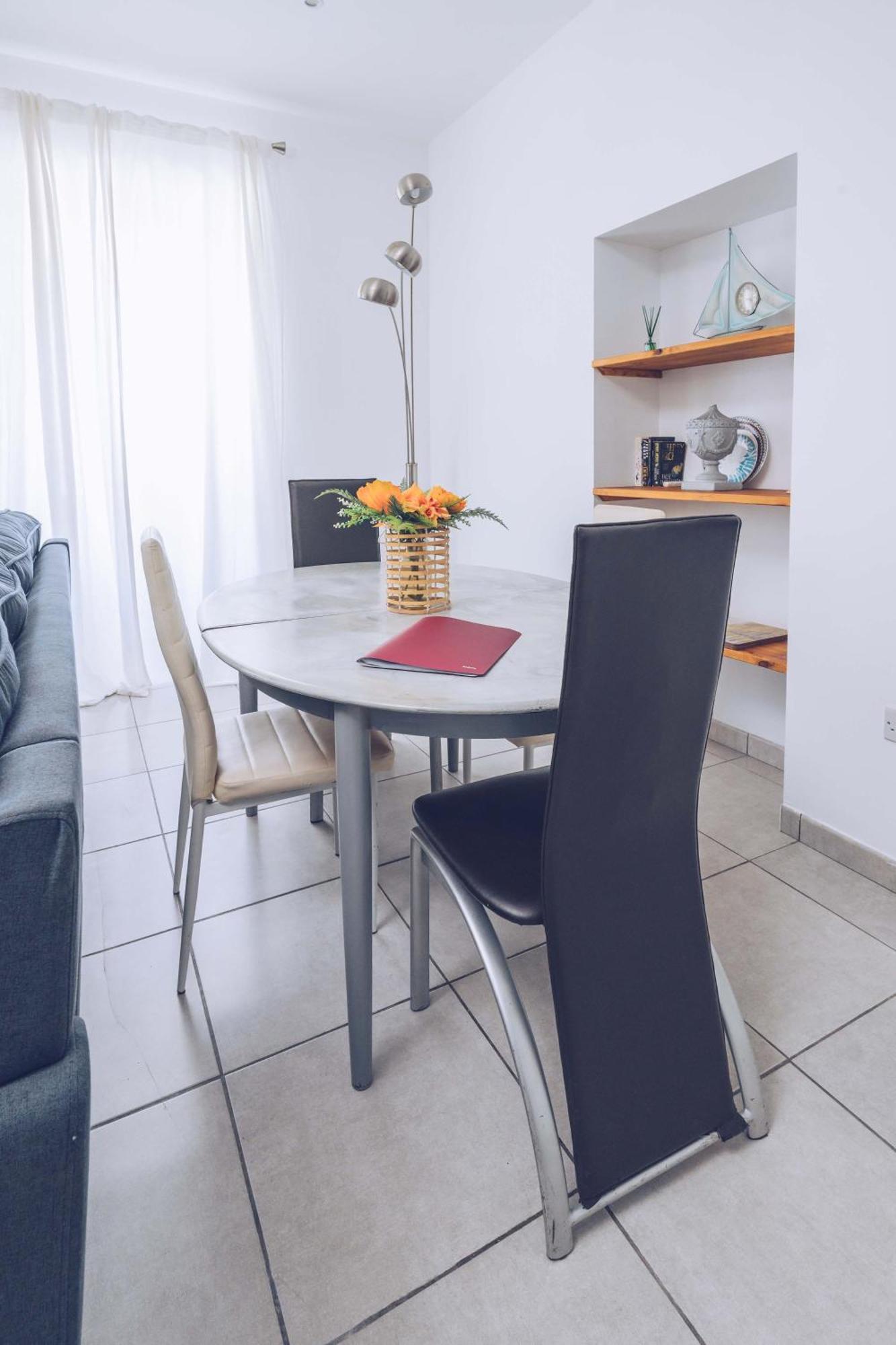 2br In The Zoko Contemporary And Convenient Apartment