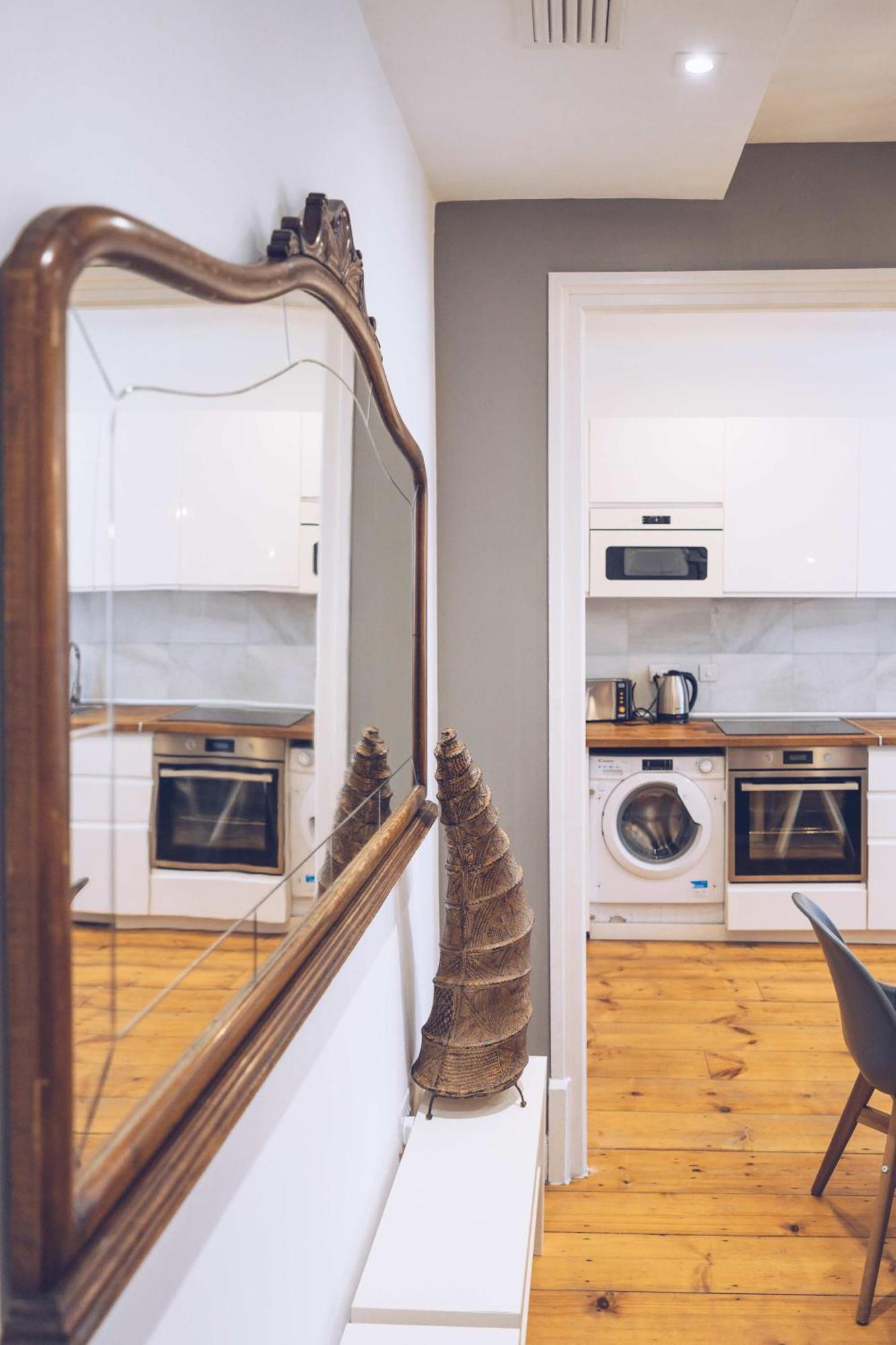 Apartment Stunning 2-br In The Nook With Lift Access And Prime Location Gibraltar