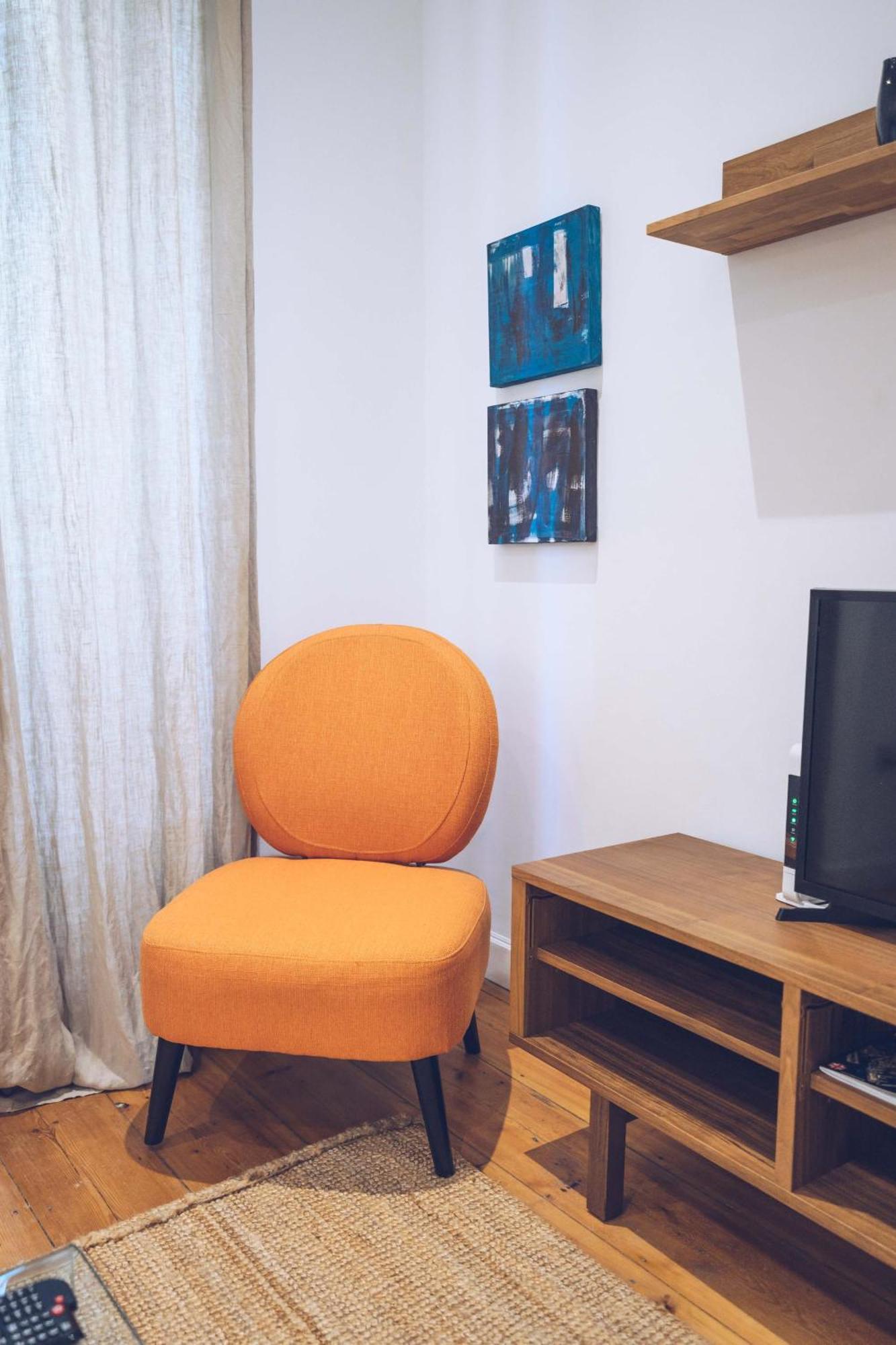 Stunning 2-br In The Nook With Lift Access And Prime Location Gibraltar