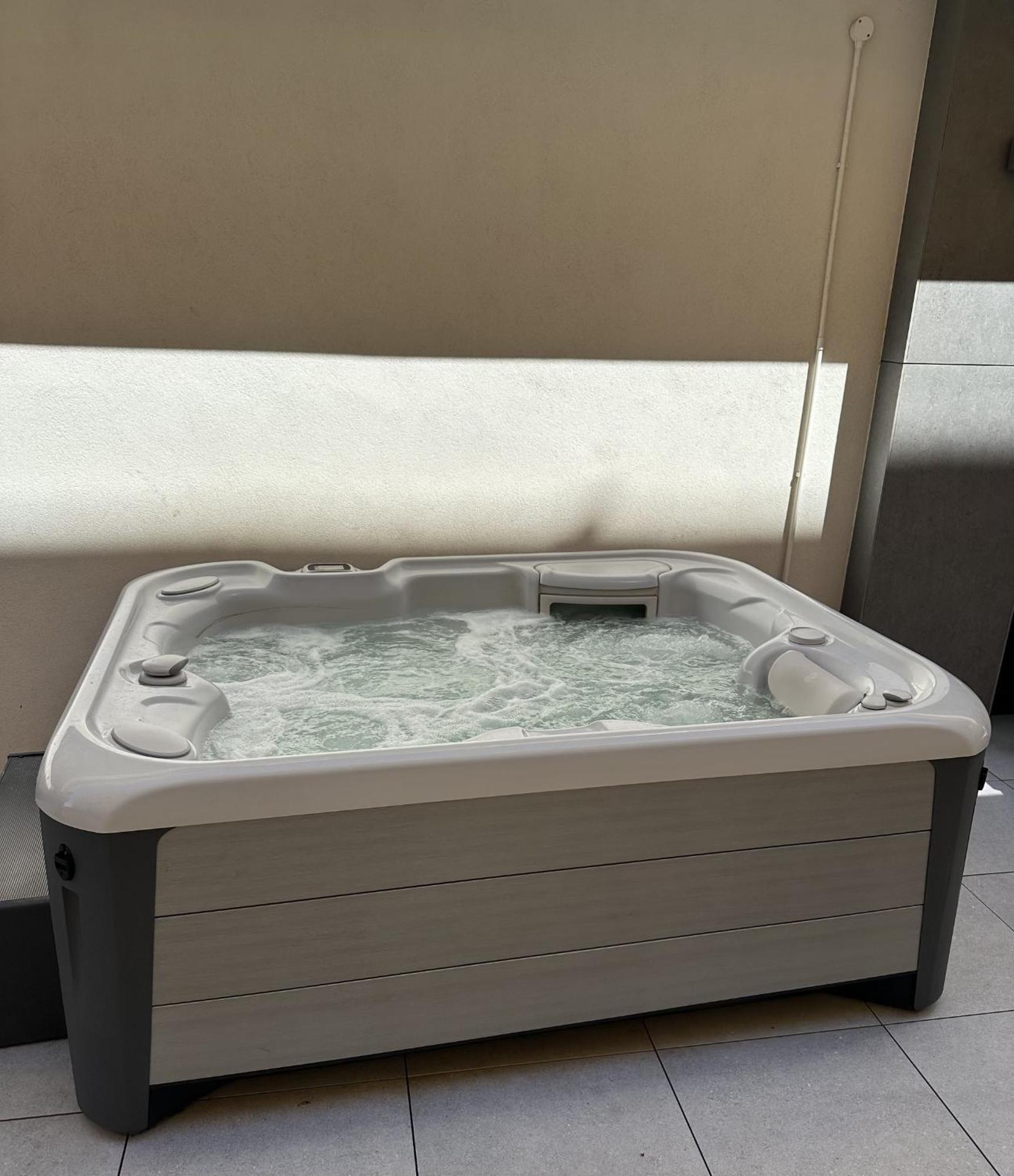 Stylish With Pool, And Gym Apartment Gibraltar