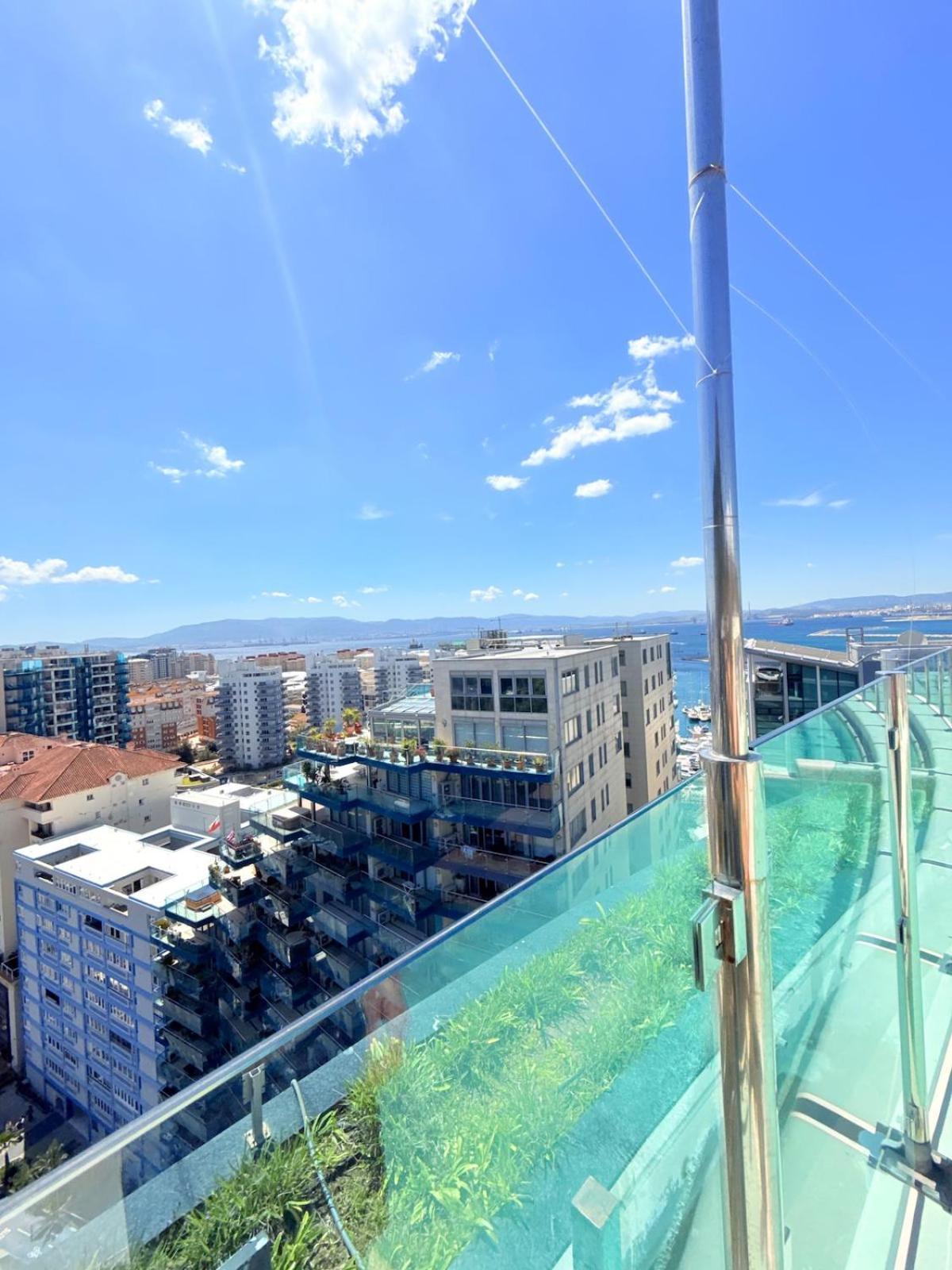 Ocean Plaza Apartment *