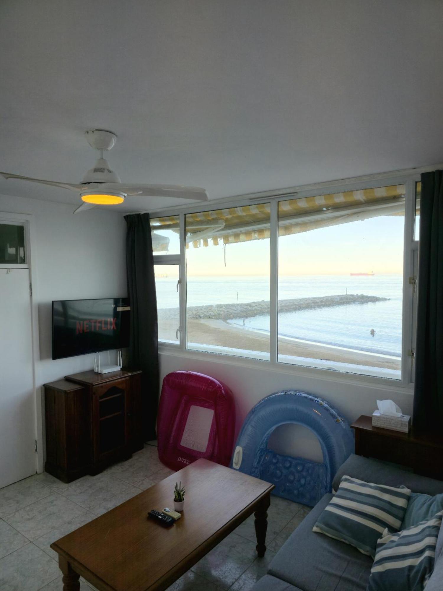 New! Beachfront Apartment, Sleeps 3 Apartment *