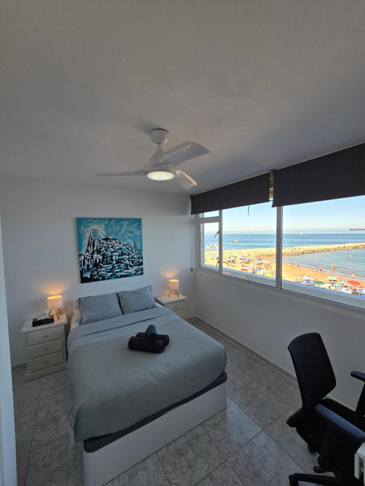 New! Beachfront Apartment, Sleeps 3 Apartment